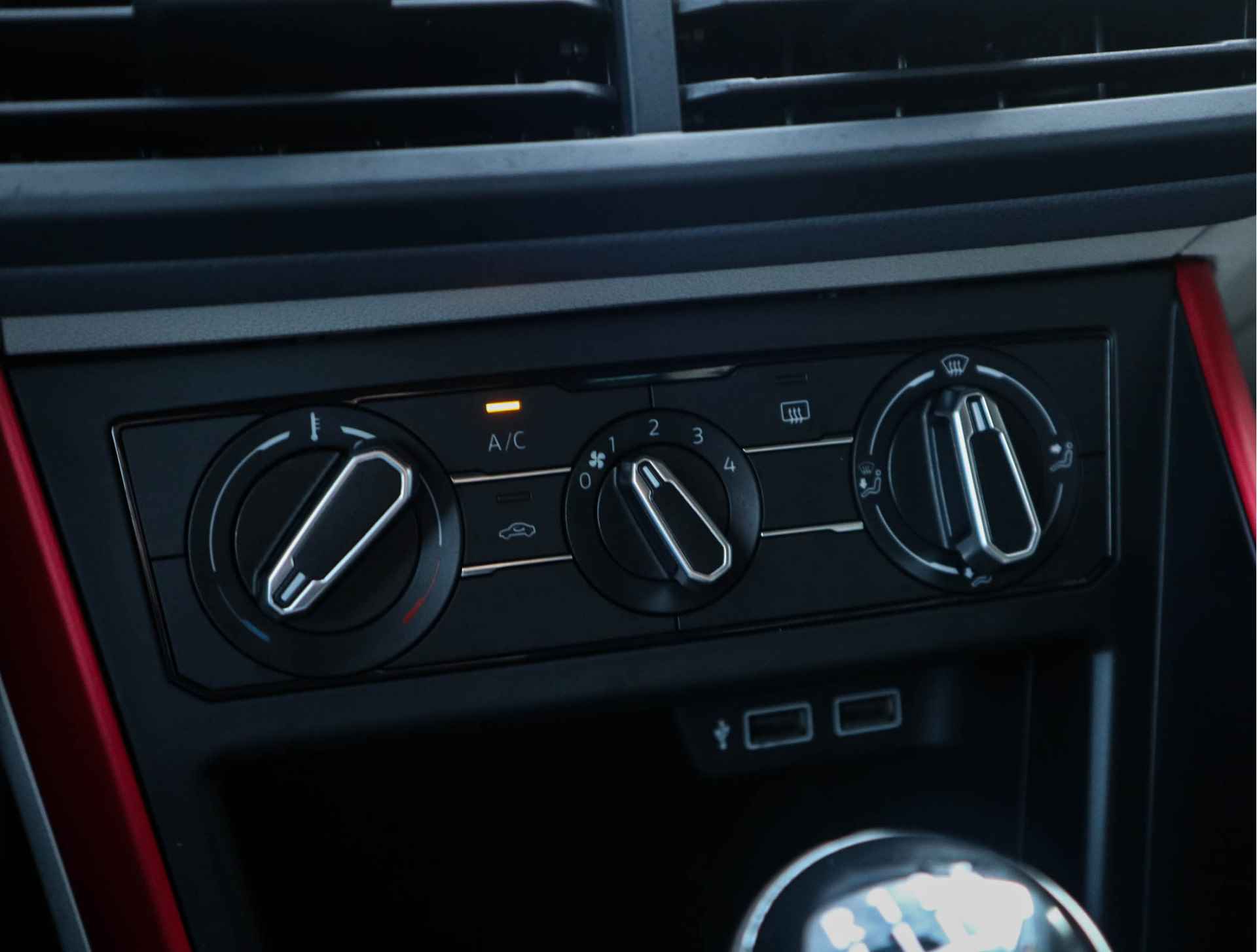 Volkswagen Polo 1.0 TSI Beats Navi/Adapt.Cruise/Airco/PDC/Beats-Audio/Carplay - 29/35