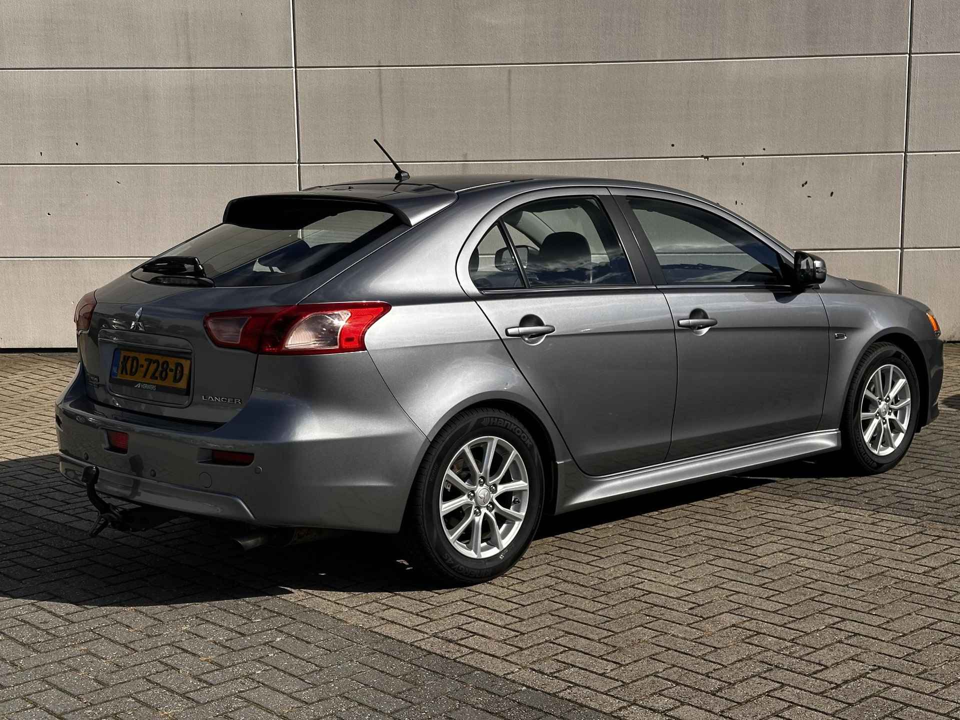 Mitsubishi Lancer Sportback 1.6 Limited Edition / Stoelverwarming / Trekhaak / vier-seizoensbanden / Climate Control / - 3/25