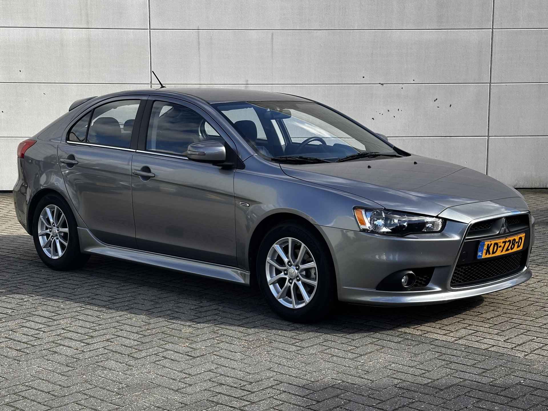 Mitsubishi Lancer Sportback 1.6 Limited Edition / Stoelverwarming / Trekhaak / vier-seizoensbanden / Climate Control / - 12/25