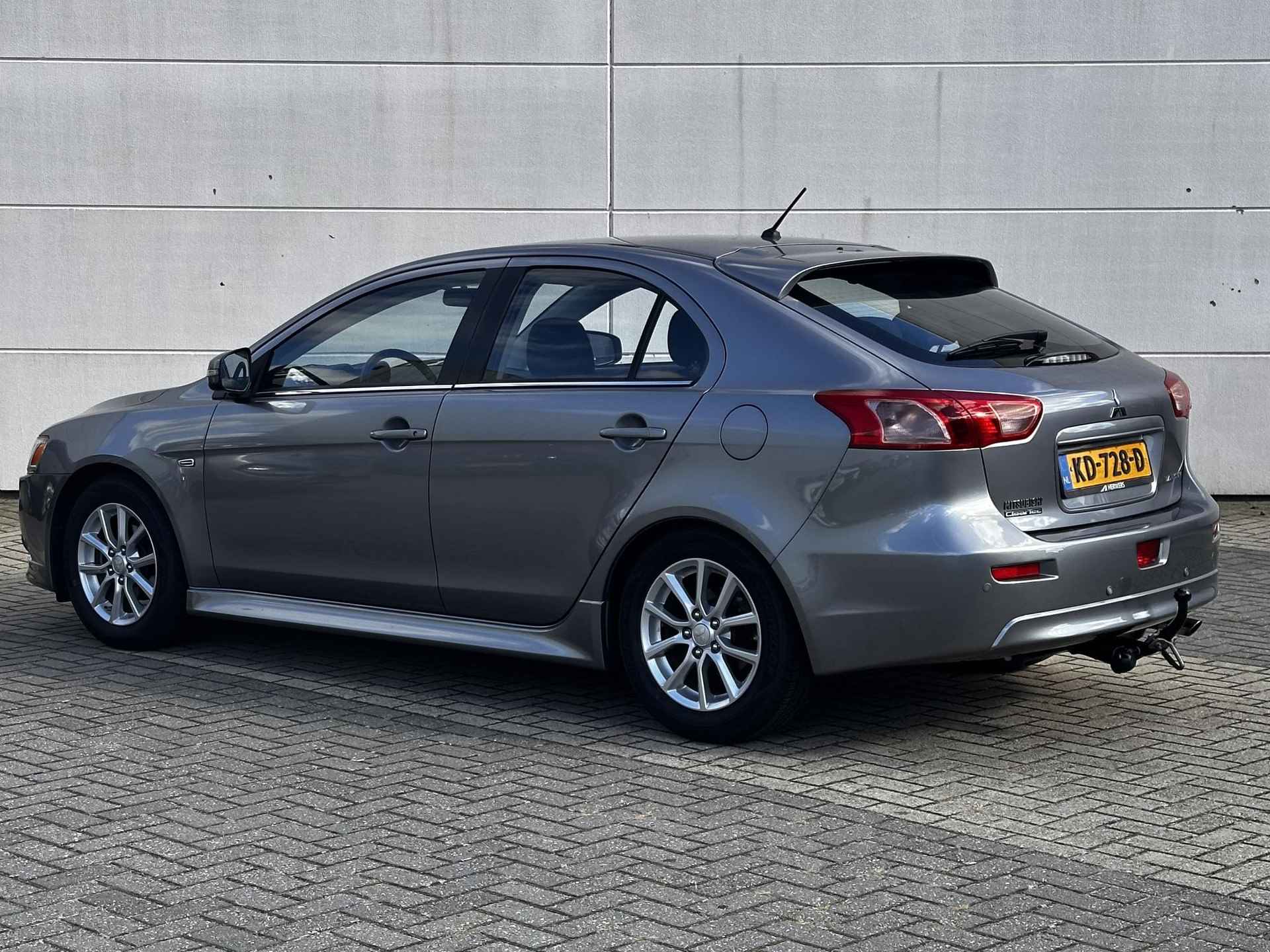 Mitsubishi Lancer Sportback 1.6 Limited Edition / Stoelverwarming / Trekhaak / vier-seizoensbanden / Climate Control / - 13/25