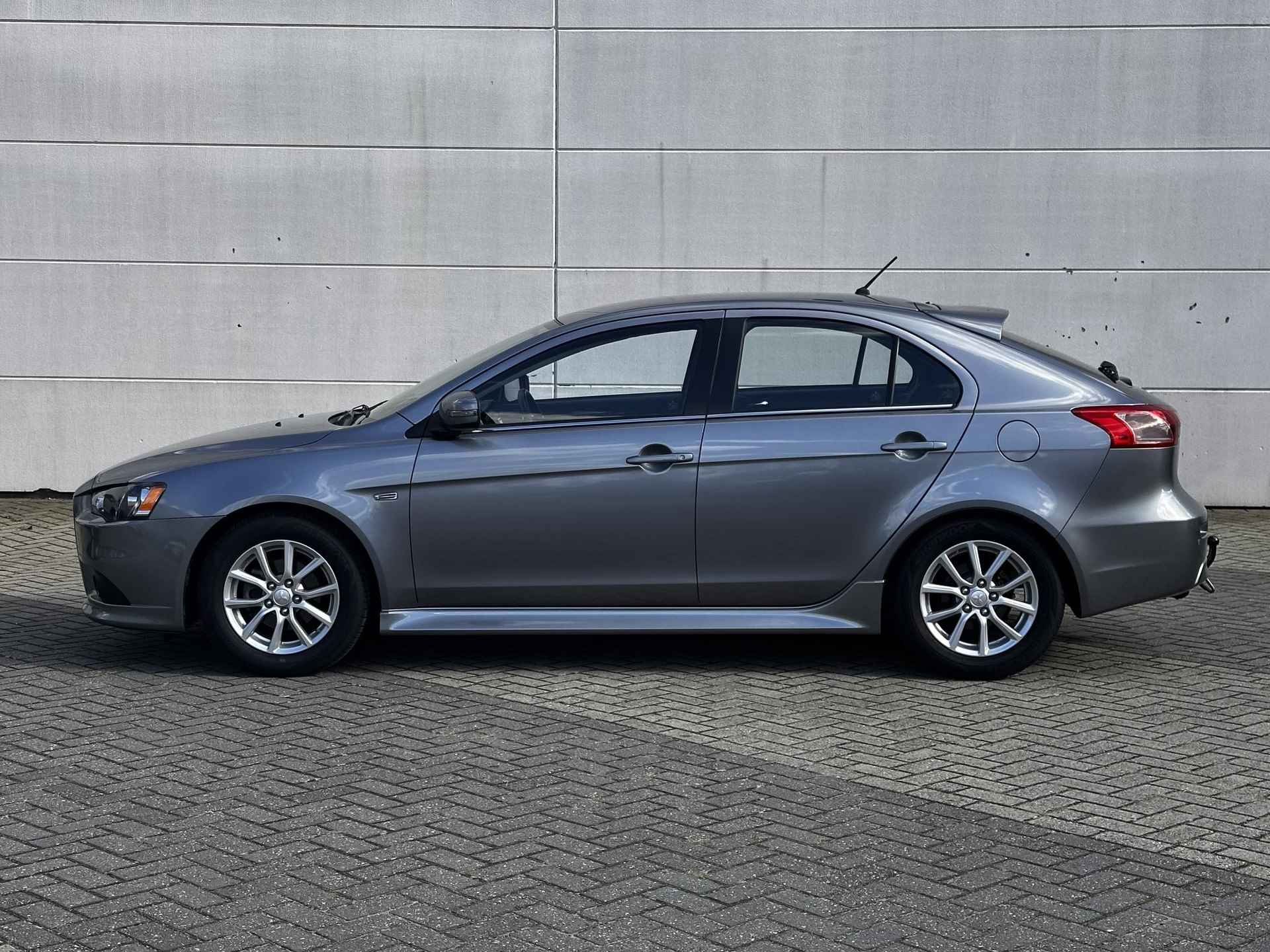 Mitsubishi Lancer Sportback 1.6 Limited Edition / Stoelverwarming / Trekhaak / vier-seizoensbanden / Climate Control / - 17/25