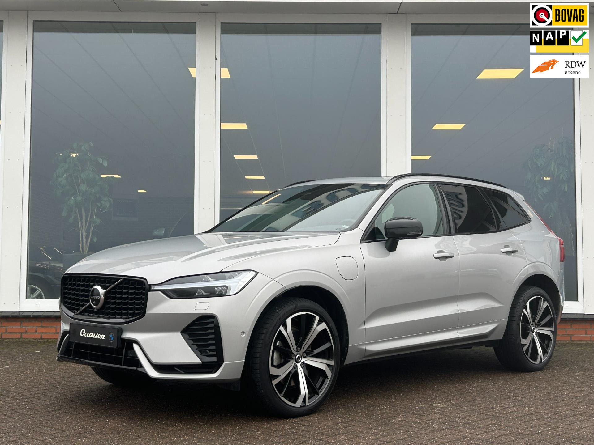 Volvo XC60 2.0 T6 Plug-in hybrid AWD R-Design - Nieuw model - Panoramadak - Trekhaak - H&K - Nieuwstaat