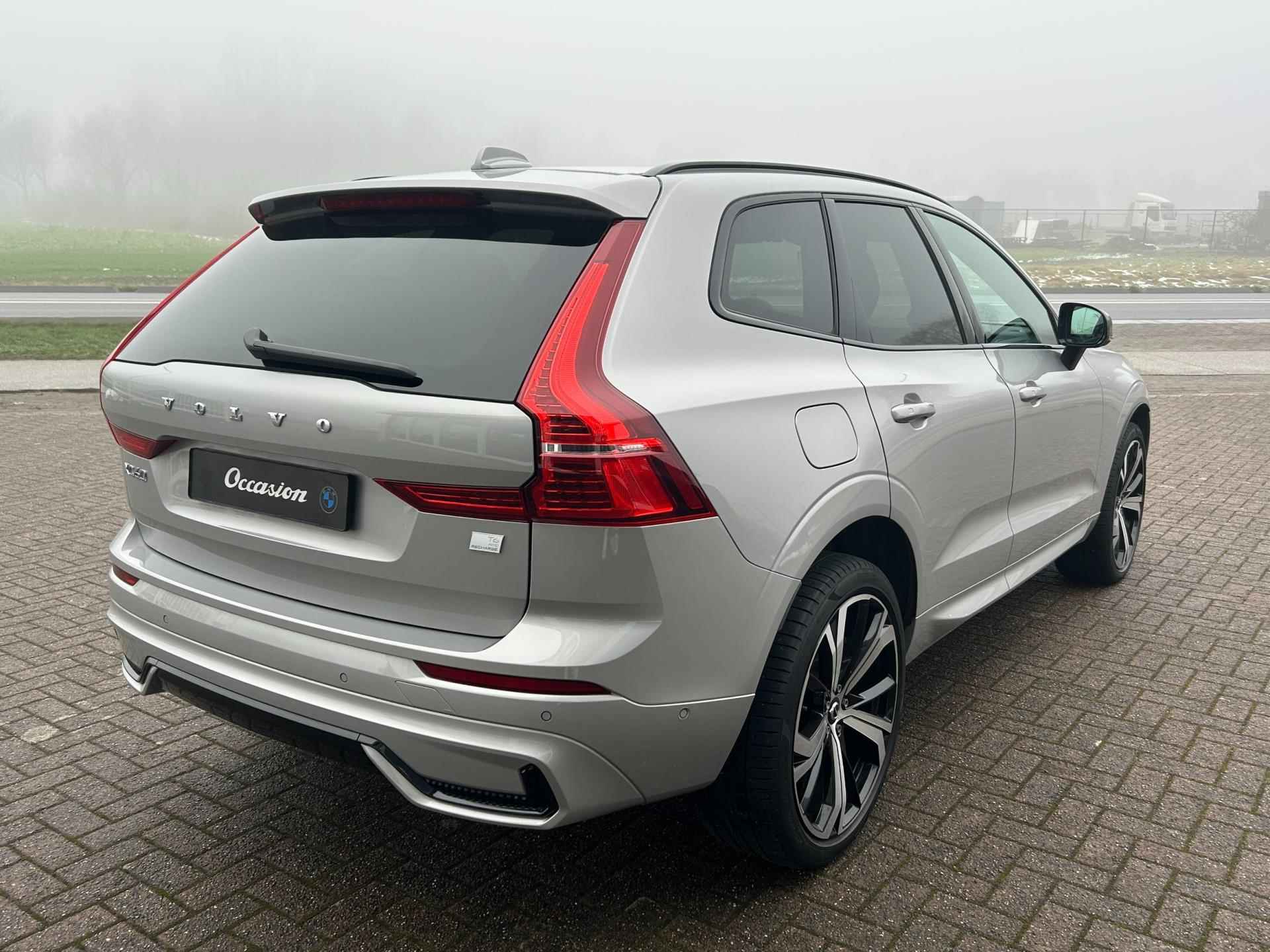 Volvo XC60 2.0 T6 Plug-in hybrid AWD R-Design - Nieuw model - Panoramadak - Trekhaak - H&K - Nieuwstaat - 10/24