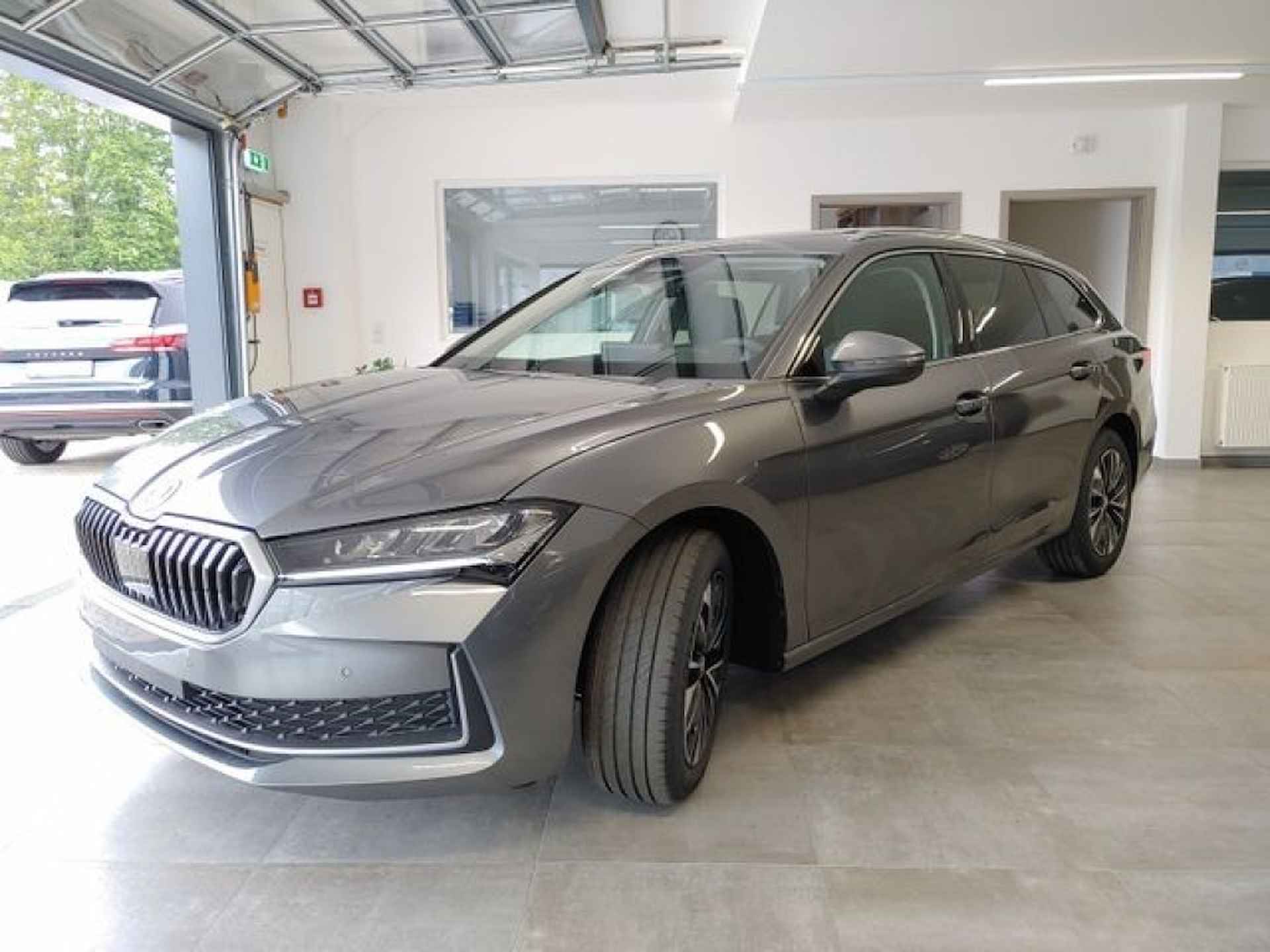 SKODA Superb 1.5 eTSI DSG SELECTION PANO-DAK/TREKHAAK/NAVI/ACC - 6/17