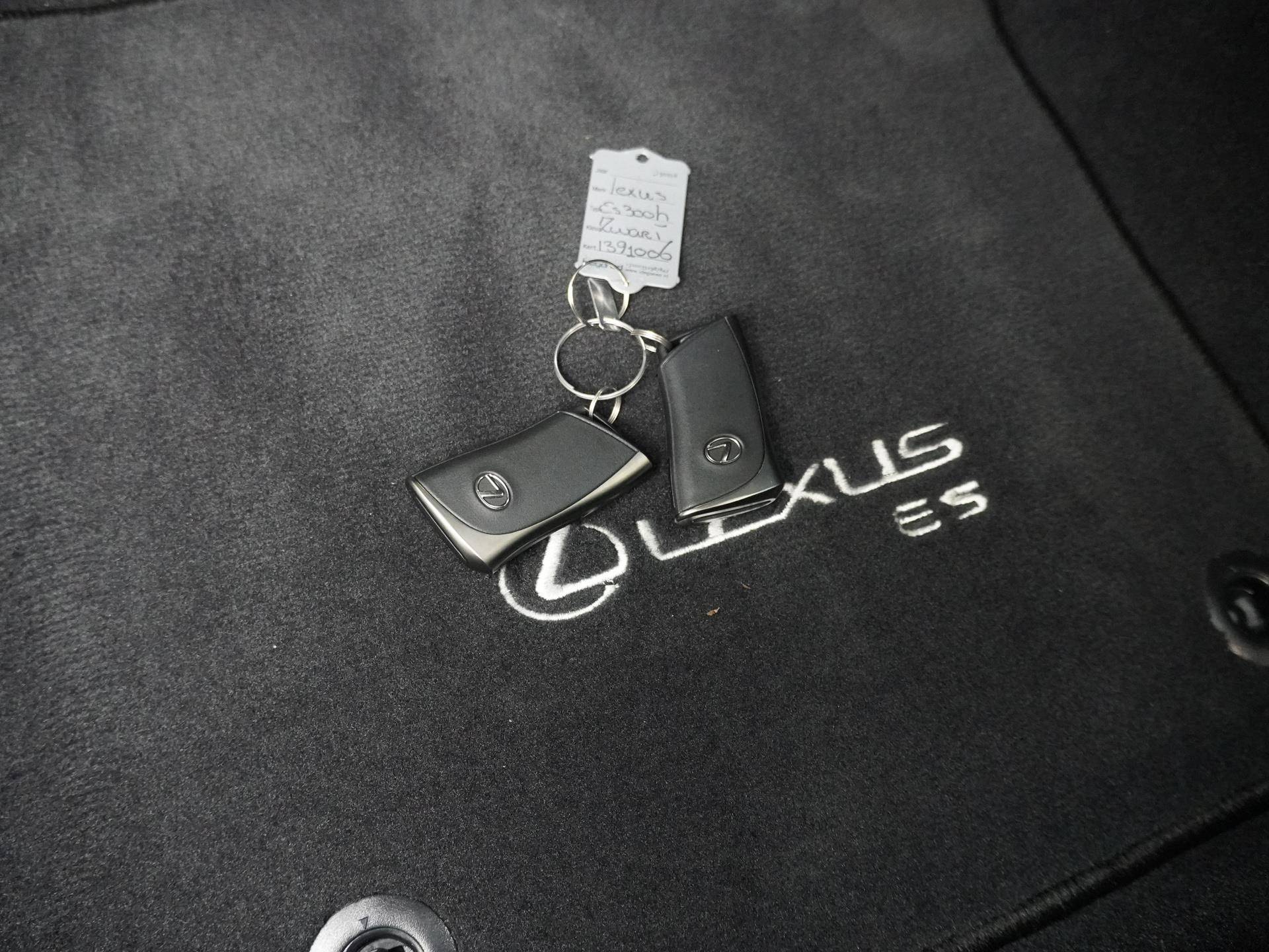 Lexus ES 300h F Sport Design | Lexus Premium Navigatiesysteem 12,3'' | Schuif/Kanteldak | Apple Carplay | - 9/26