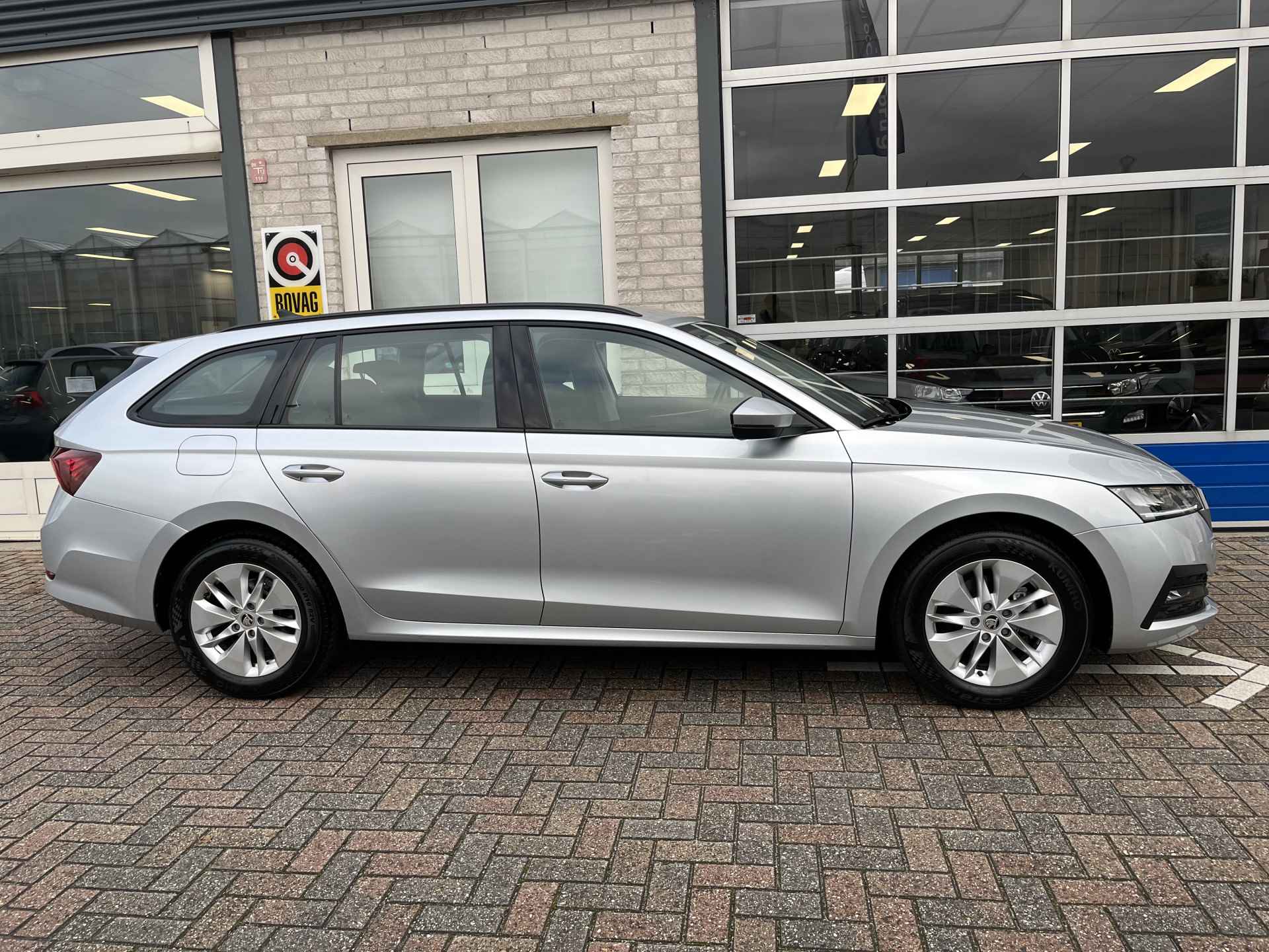 Škoda Octavia Combi 1.0 TSI Business Edition / TREKHAAK/ CRUISE/ NAVI/ SMARTLINK/ DAB/ KEYLESS/ PARK. SENSOREN - 38/42