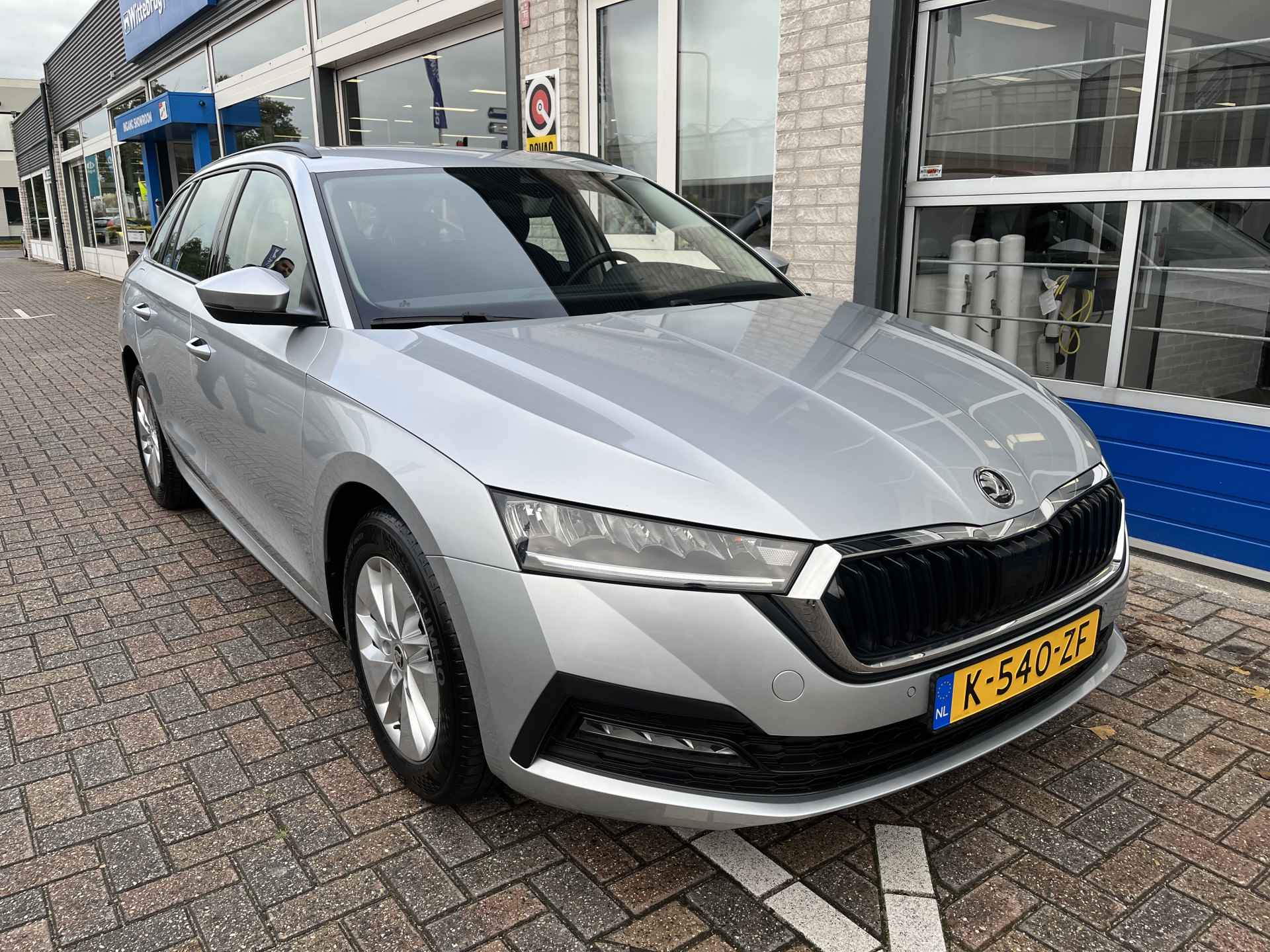 Škoda Octavia Combi 1.0 TSI Business Edition / TREKHAAK/ CRUISE/ NAVI/ SMARTLINK/ DAB/ KEYLESS/ PARK. SENSOREN - 39/42