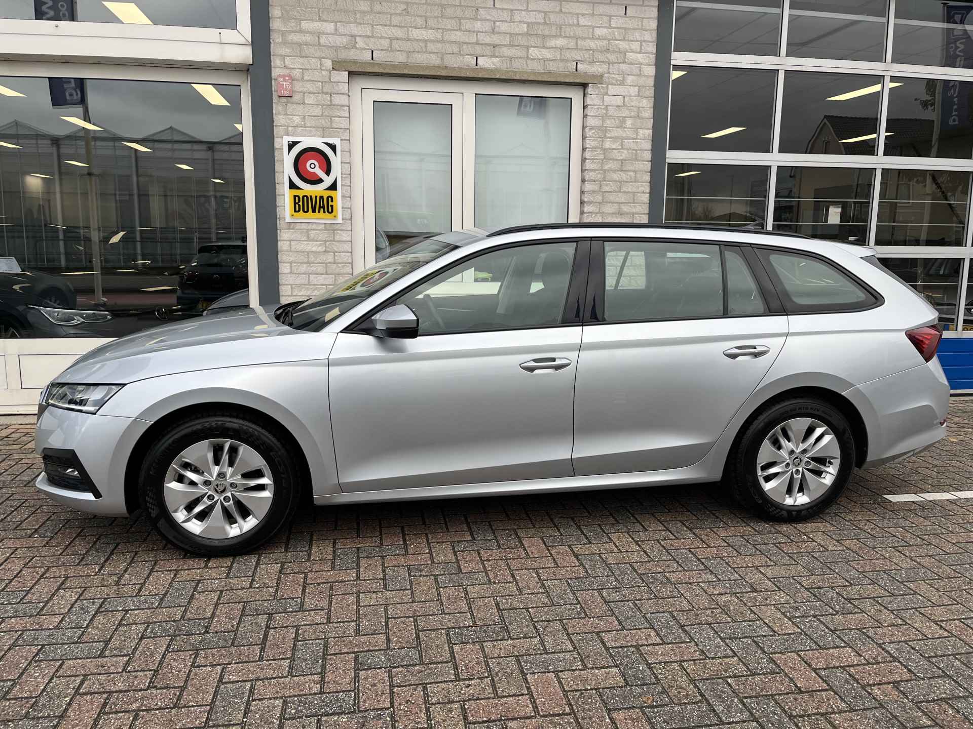 Škoda Octavia Combi 1.0 TSI Business Edition / TREKHAAK/ CRUISE/ NAVI/ SMARTLINK/ DAB/ KEYLESS/ PARK. SENSOREN - 3/42