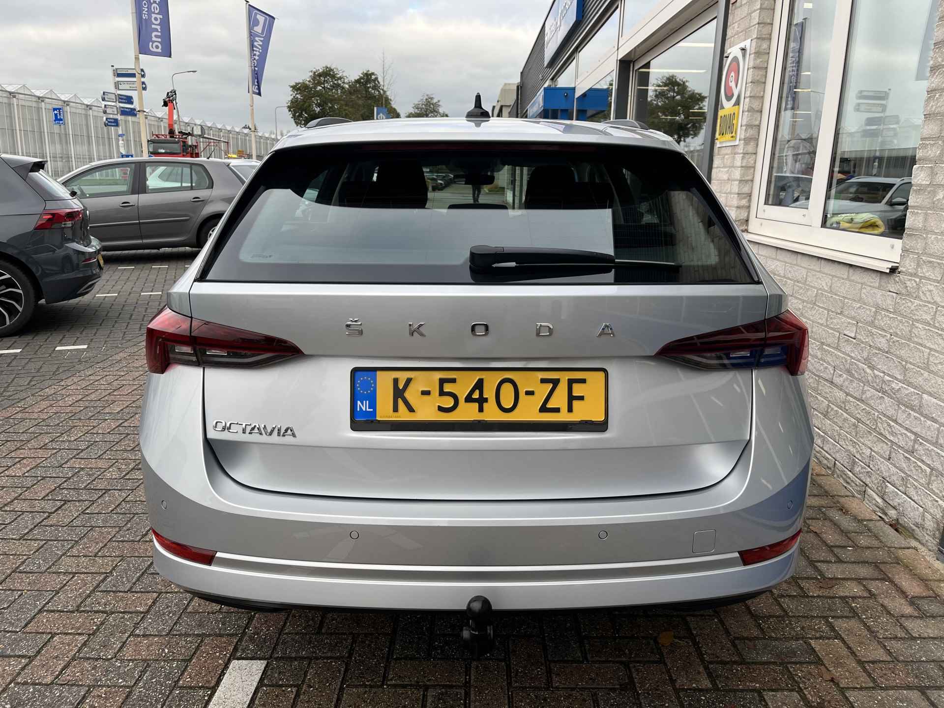 Škoda Octavia Combi 1.0 TSI Business Edition / TREKHAAK/ CRUISE/ NAVI/ SMARTLINK/ DAB/ KEYLESS/ PARK. SENSOREN - 35/42