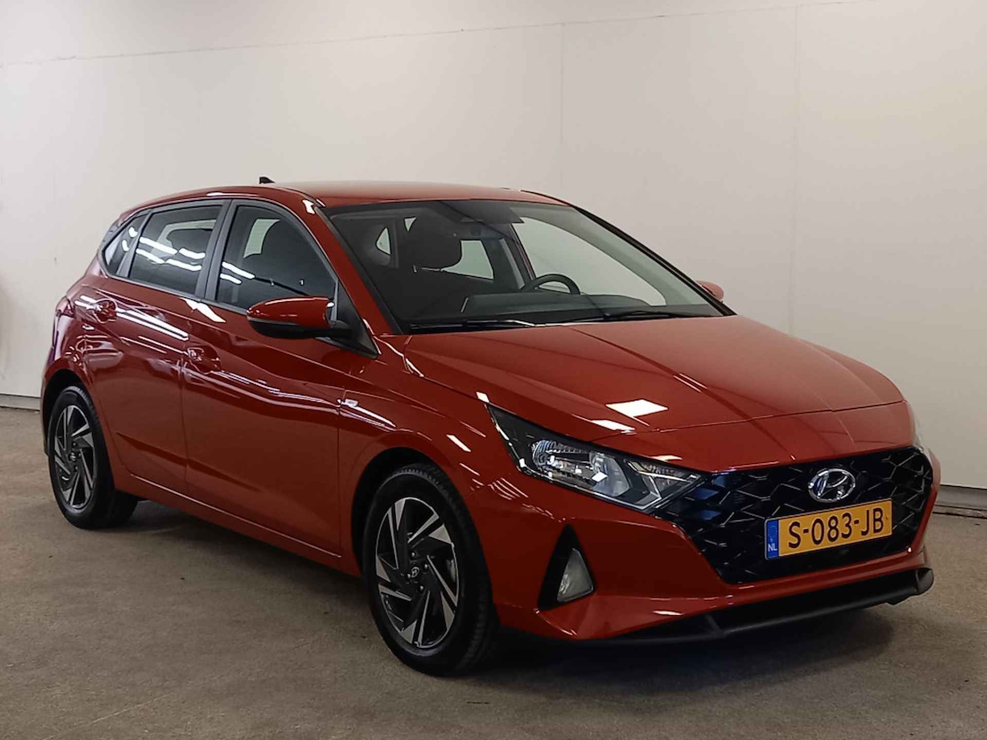 Hyundai i20 1.0 T-GDI Comfort | Camera | Apple Carplay | Lichtmetalen Velgen Auto staat in Moordrecht - 7/37