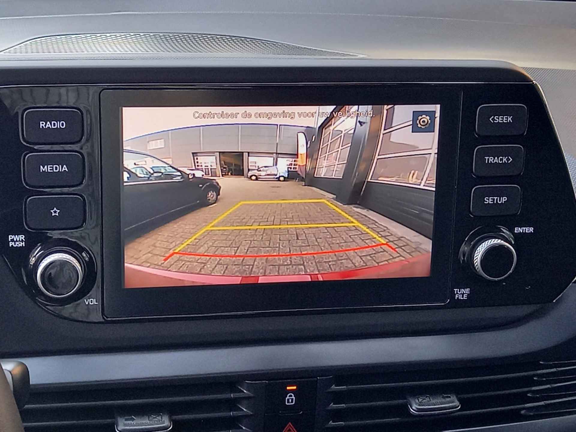 Hyundai i20 1.0 T-GDI Comfort | Camera | Apple Carplay | Lichtmetalen Velgen Auto staat in Moordrecht - 25/37