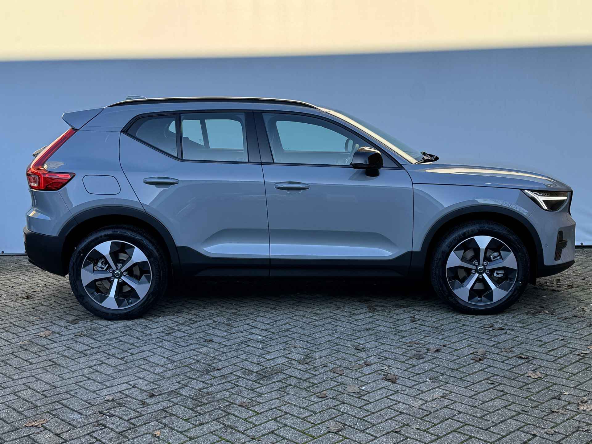 Volvo XC40 2.0 B4 Automaat Plus Dark Panoramadak | 360 Camera | 19 inch wielen - 5/30