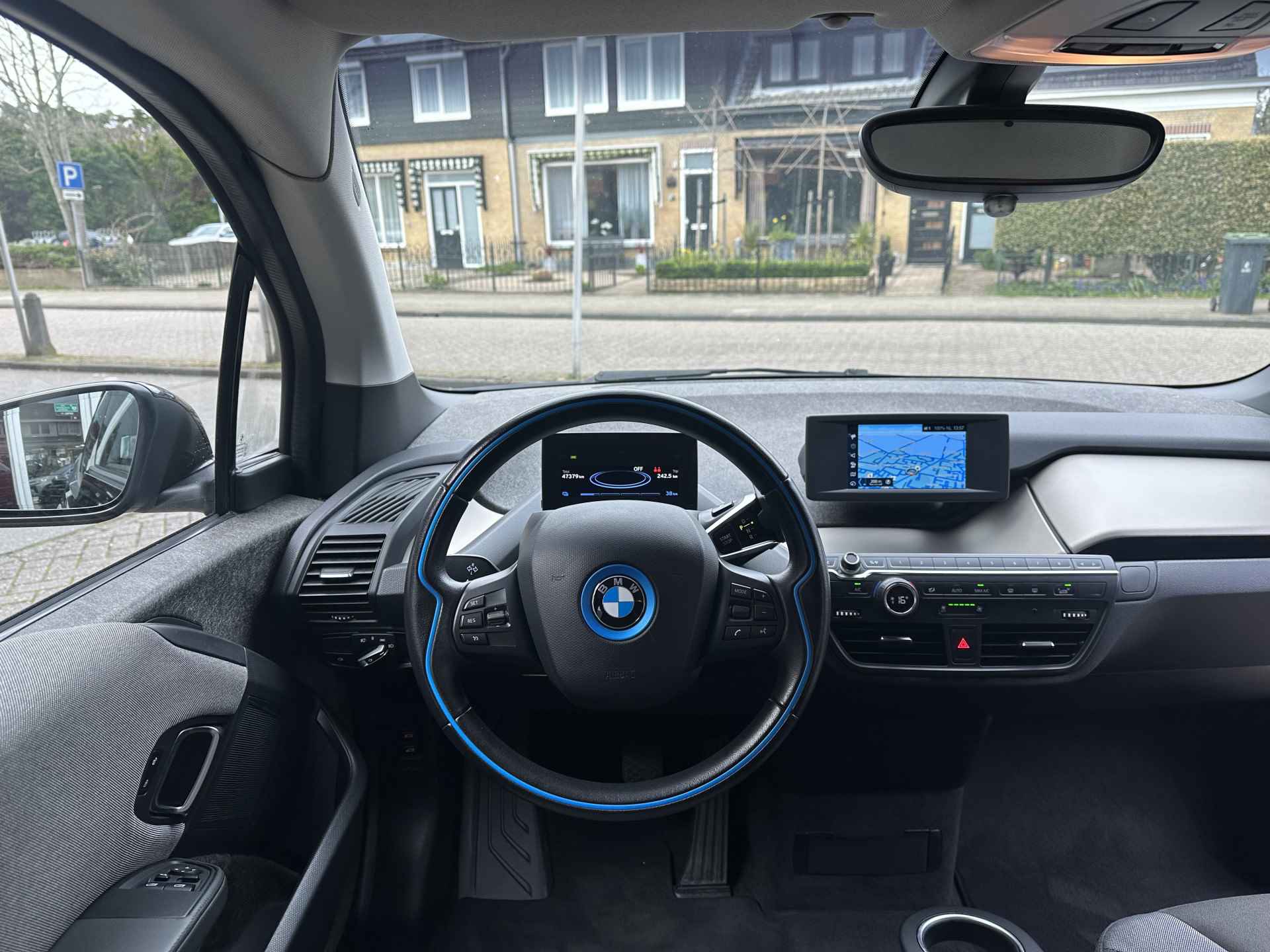 BMW i3 Basis 120Ah 42 kWh Ontvang nu € 2.000 subsidie Parkeer sensors voor en achter/Achteruit rij camera/Navi - 13/34
