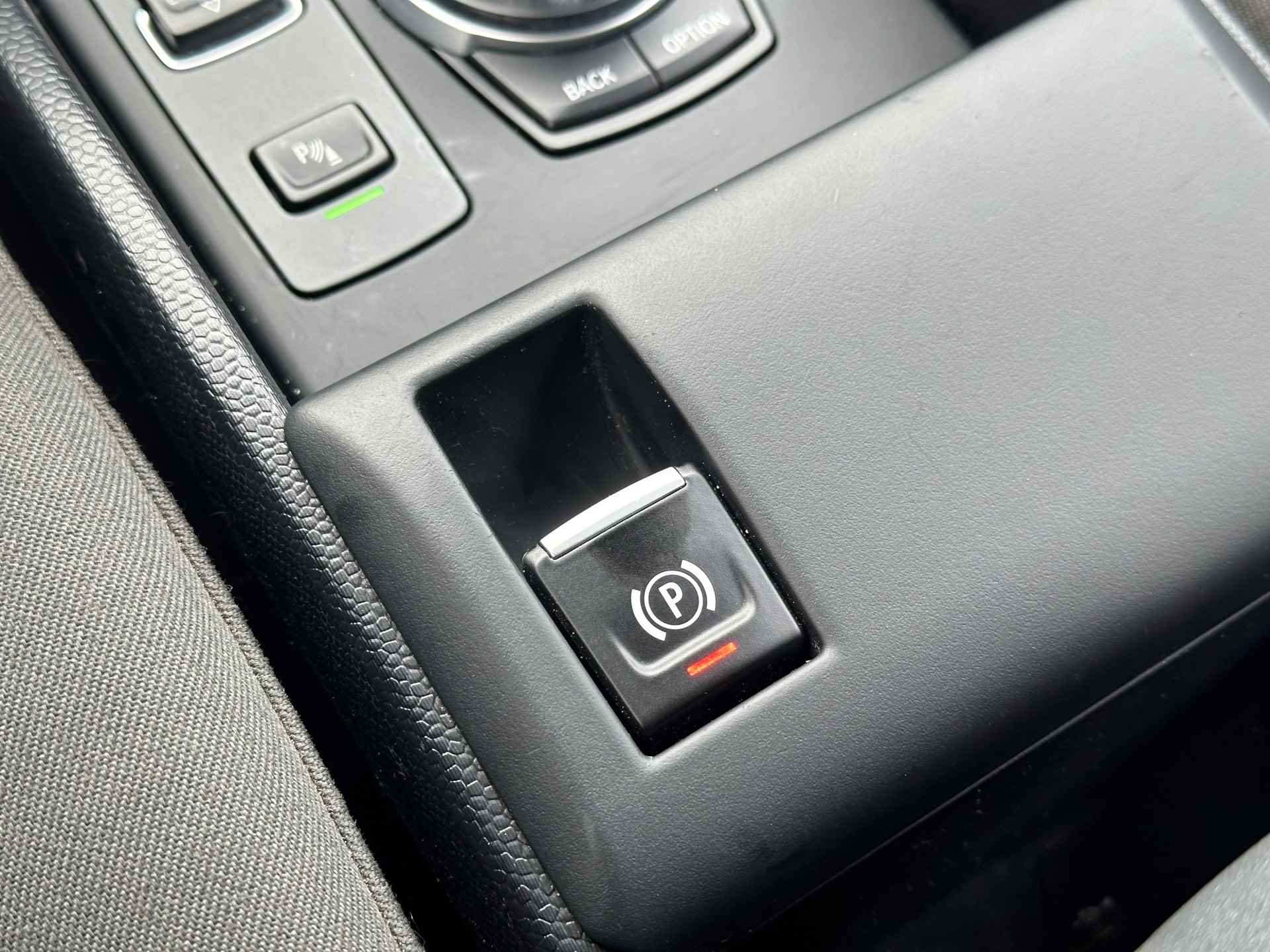 BMW i3 Basis 120Ah 42 kWh Ontvang nu € 2.000 subsidie Parkeer sensors voor en achter/Achteruit rij camera/Navi - 28/34