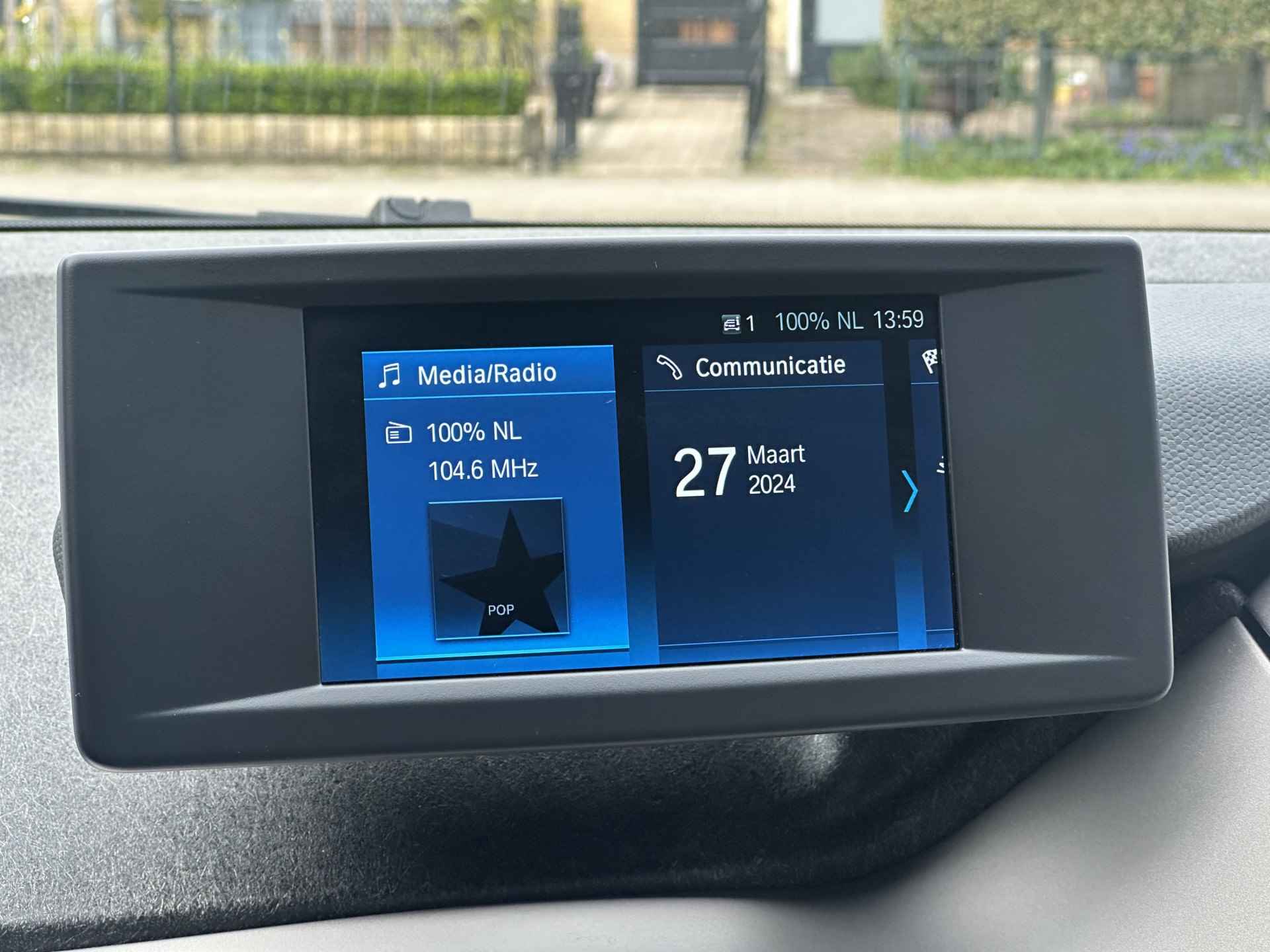 BMW i3 Basis 120Ah 42 kWh Ontvang nu € 2.000 subsidie Parkeer sensors voor en achter/Achteruit rij camera/Navi - 29/34