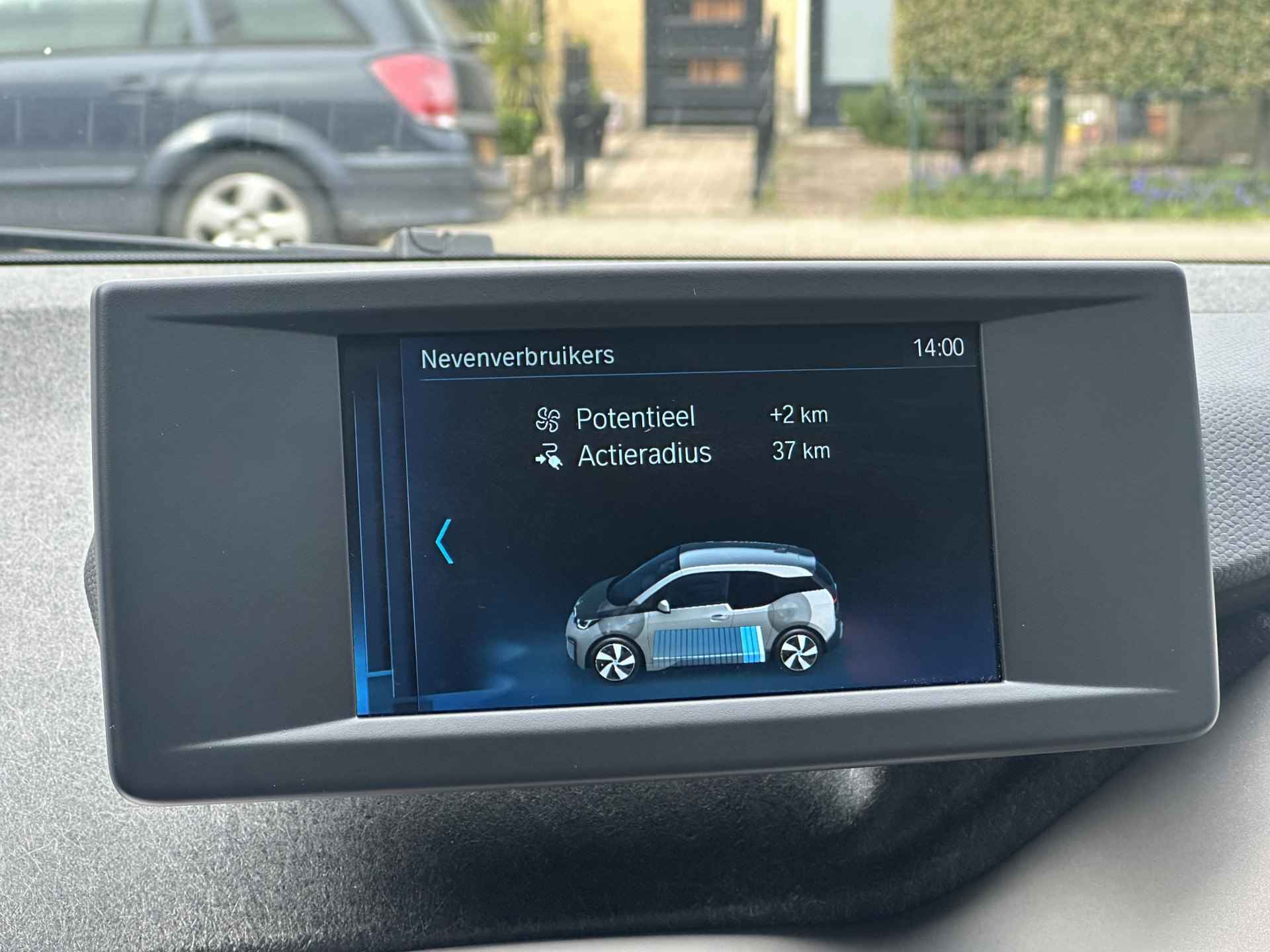 BMW i3 Basis 120Ah 42 kWh Ontvang nu € 2.000 subsidie Parkeer sensors voor en achter/Achteruit rij camera/Navi - 32/34