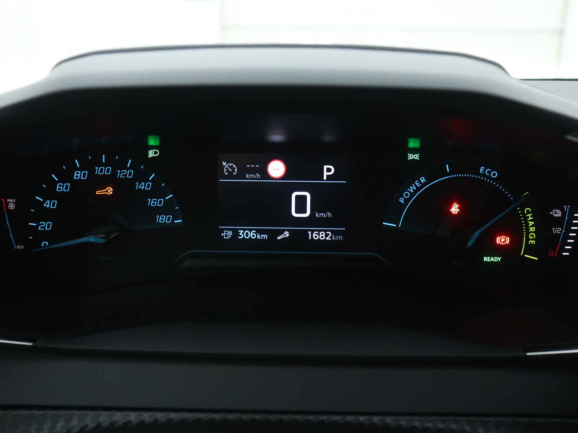 Peugeot e-208 Allure Limited | 136Pk | Navigatie | Parkeersensoren achter | Lichtmetalen velgen | - 7/43