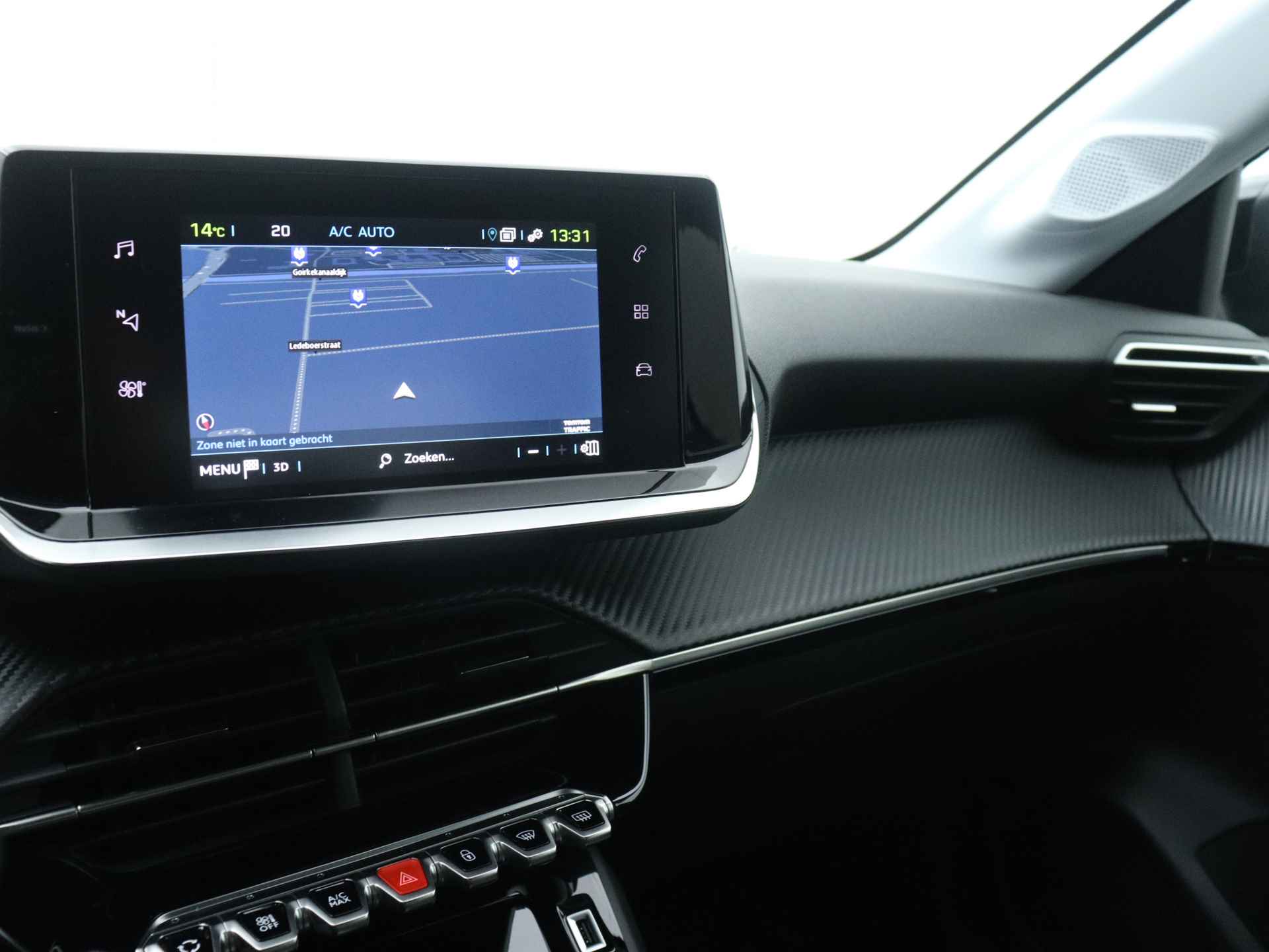 Peugeot e-208 Allure Limited | 136Pk | Navigatie | Parkeersensoren achter | Lichtmetalen velgen | - 8/43