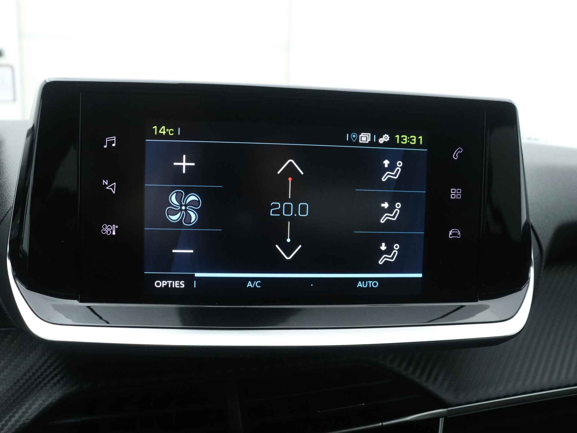 Peugeot e-208 Allure Limited | 136Pk | Navigatie | Parkeersensoren achter | Lichtmetalen velgen | - 11/43