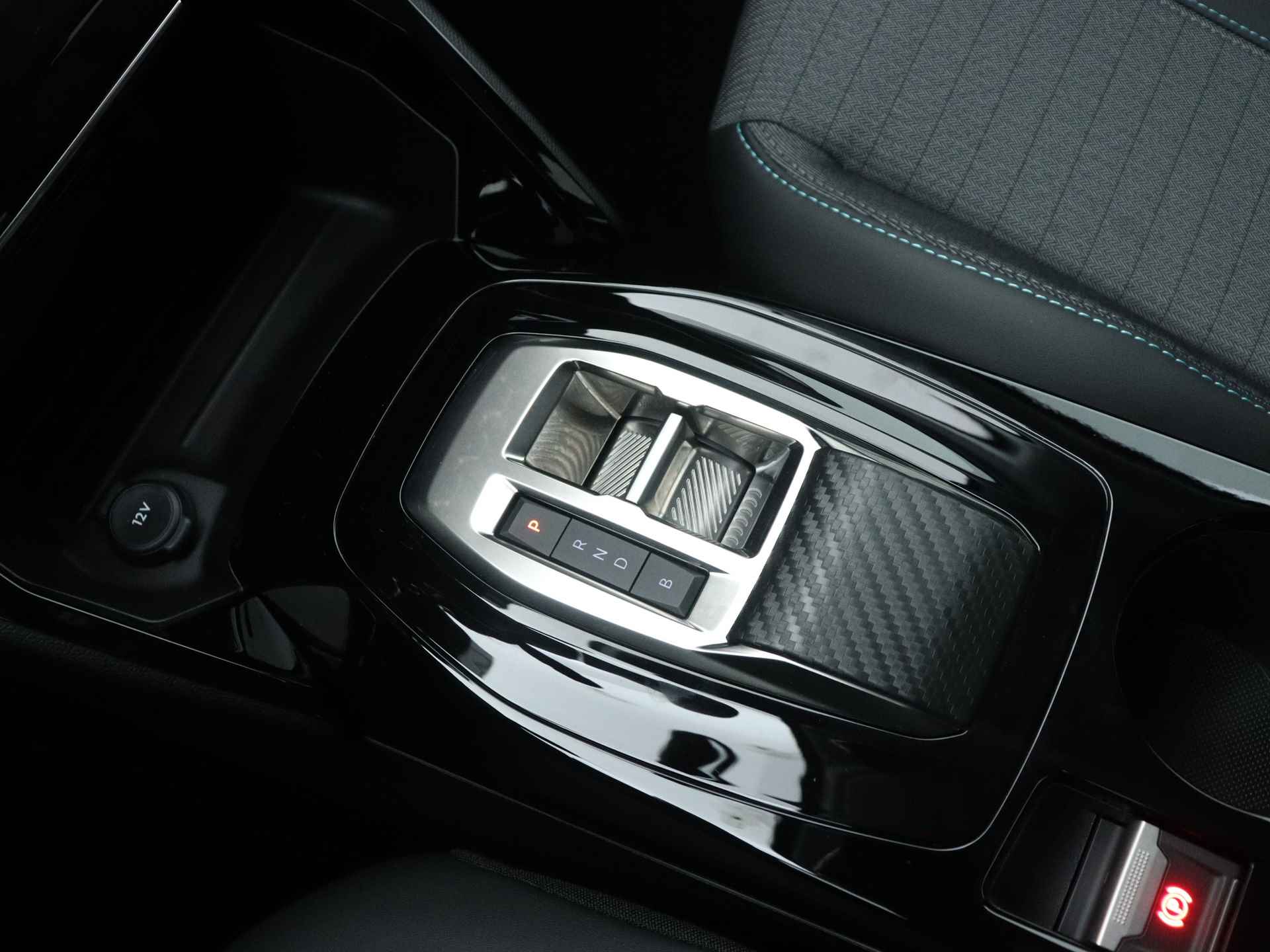 Peugeot e-208 Allure Limited | 136Pk | Navigatie | Parkeersensoren achter | Lichtmetalen velgen | - 12/43