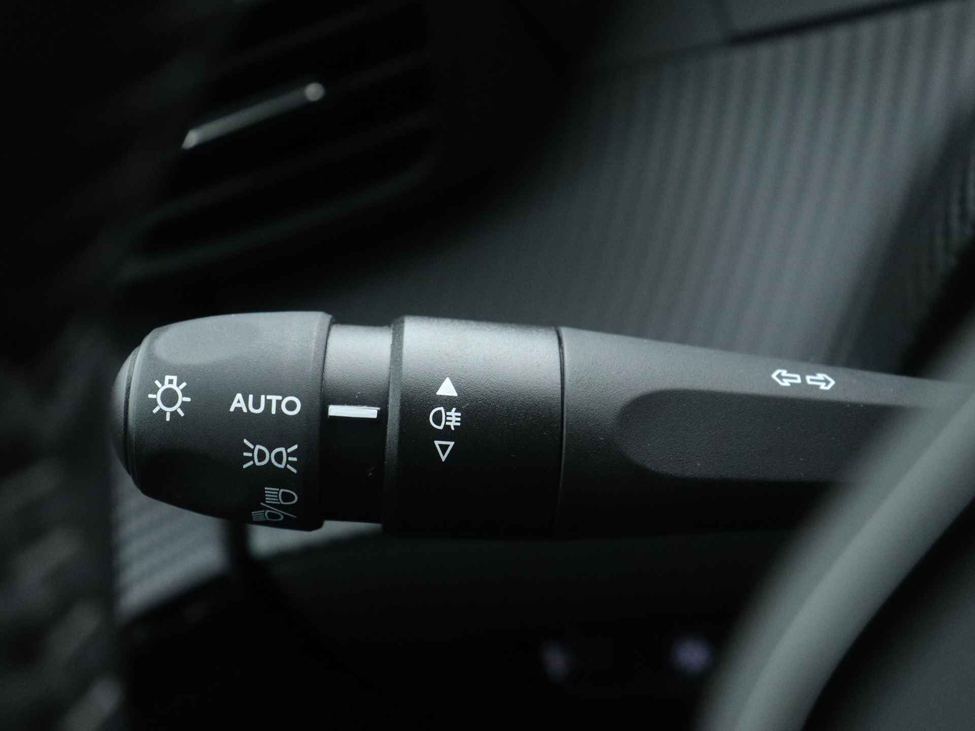 Peugeot e-208 Allure Limited | 136Pk | Navigatie | Parkeersensoren achter | Lichtmetalen velgen | - 23/43