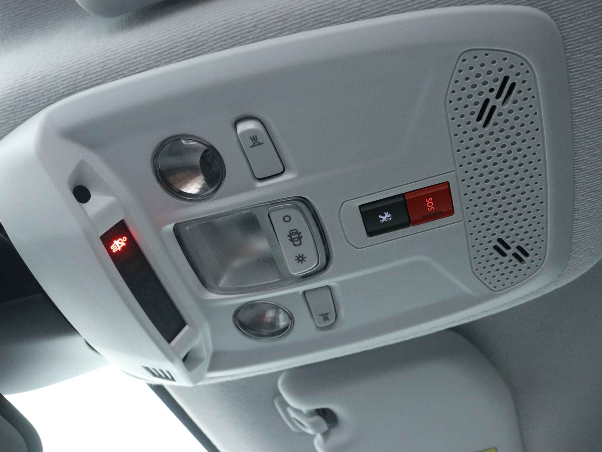 Peugeot e-208 Allure Limited | 136Pk | Navigatie | Parkeersensoren achter | Lichtmetalen velgen | - 31/43