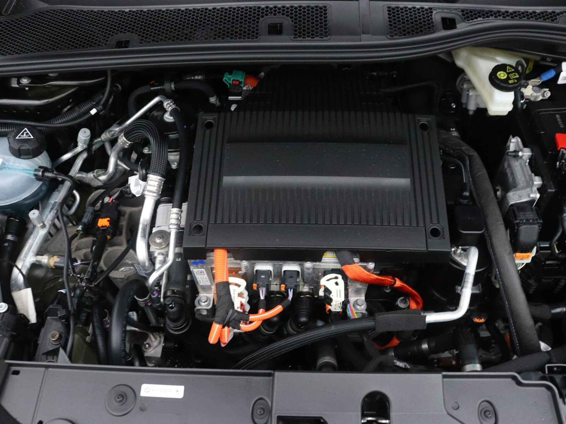 Peugeot e-208 Allure Limited | 136Pk | Navigatie | Parkeersensoren achter | Lichtmetalen velgen | - 40/43