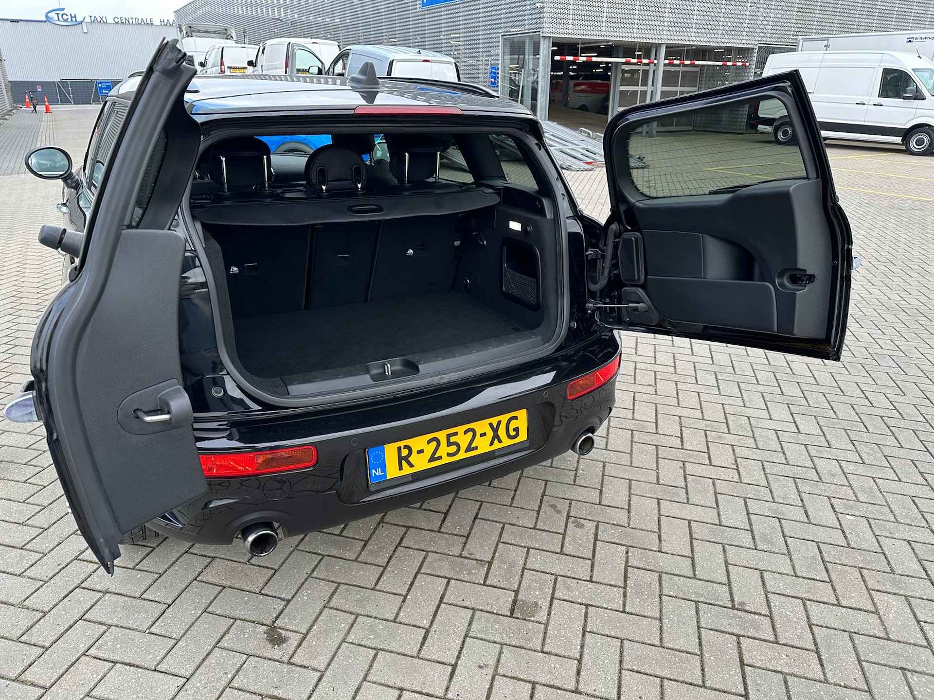 MINI Clubman 2.0 Cooper S ALL4 Chili Serious Business / Navigatie / Stoelverwarming / Harman Kardon / Parkeersensoren V+A / - 28/29