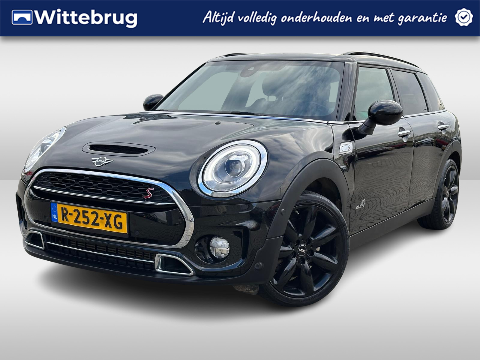 MINI Clubman 2.0 Cooper S ALL4 Chili Serious Business / Navigatie / Stoelverwarming / Harman Kardon / Parkeersensoren V+A /