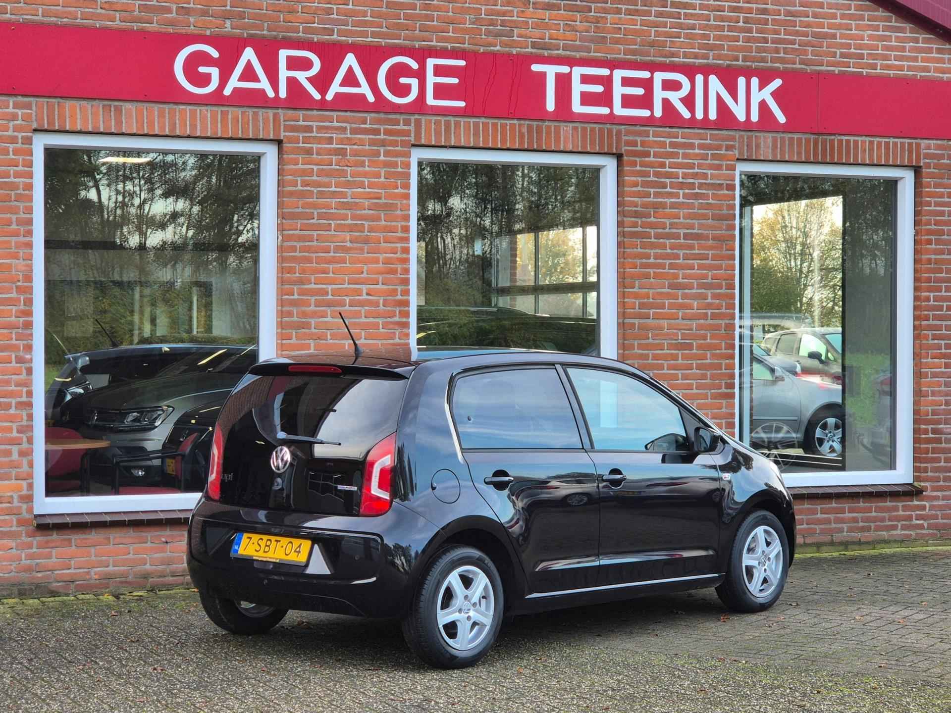 Volkswagen Up! 1.0 high up! BlueMotion 60PK 5drs airco, cruise, navi, pdc, lmv RIJKLAAR - 4/18