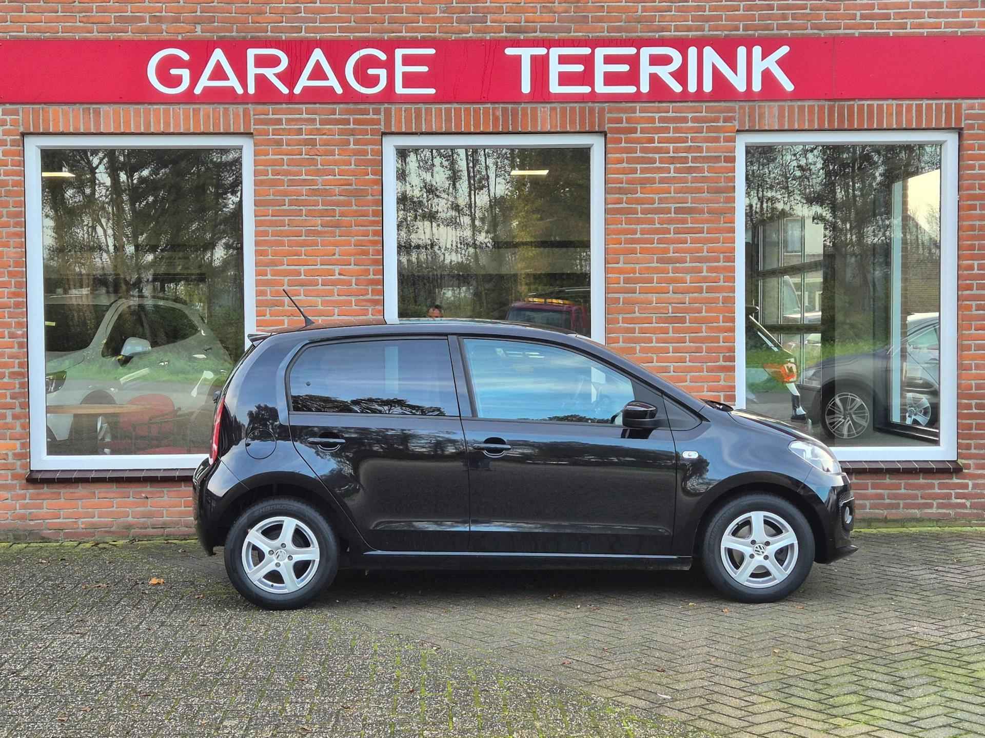 Volkswagen Up! 1.0 high up! BlueMotion 60PK 5drs airco, cruise, navi, pdc, lmv RIJKLAAR - 16/18