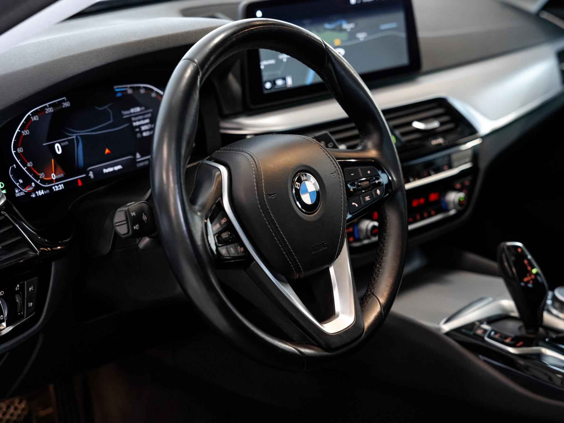 BMW 5-serie Touring 520d High Executive Edition / 190pk / Panoramadak / Trekhaak / Apple Carplay - 21/43