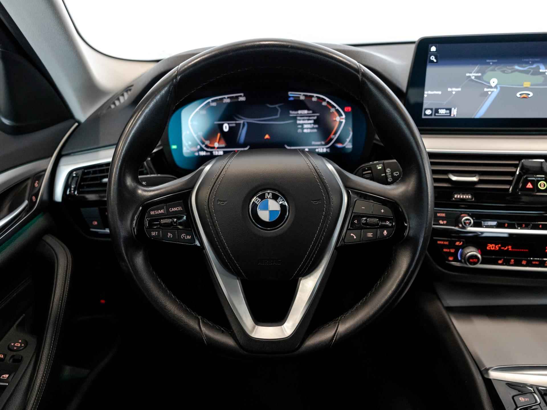 BMW 5-serie Touring 520d High Executive Edition / 190pk / Panoramadak / Trekhaak / Apple Carplay - 22/43