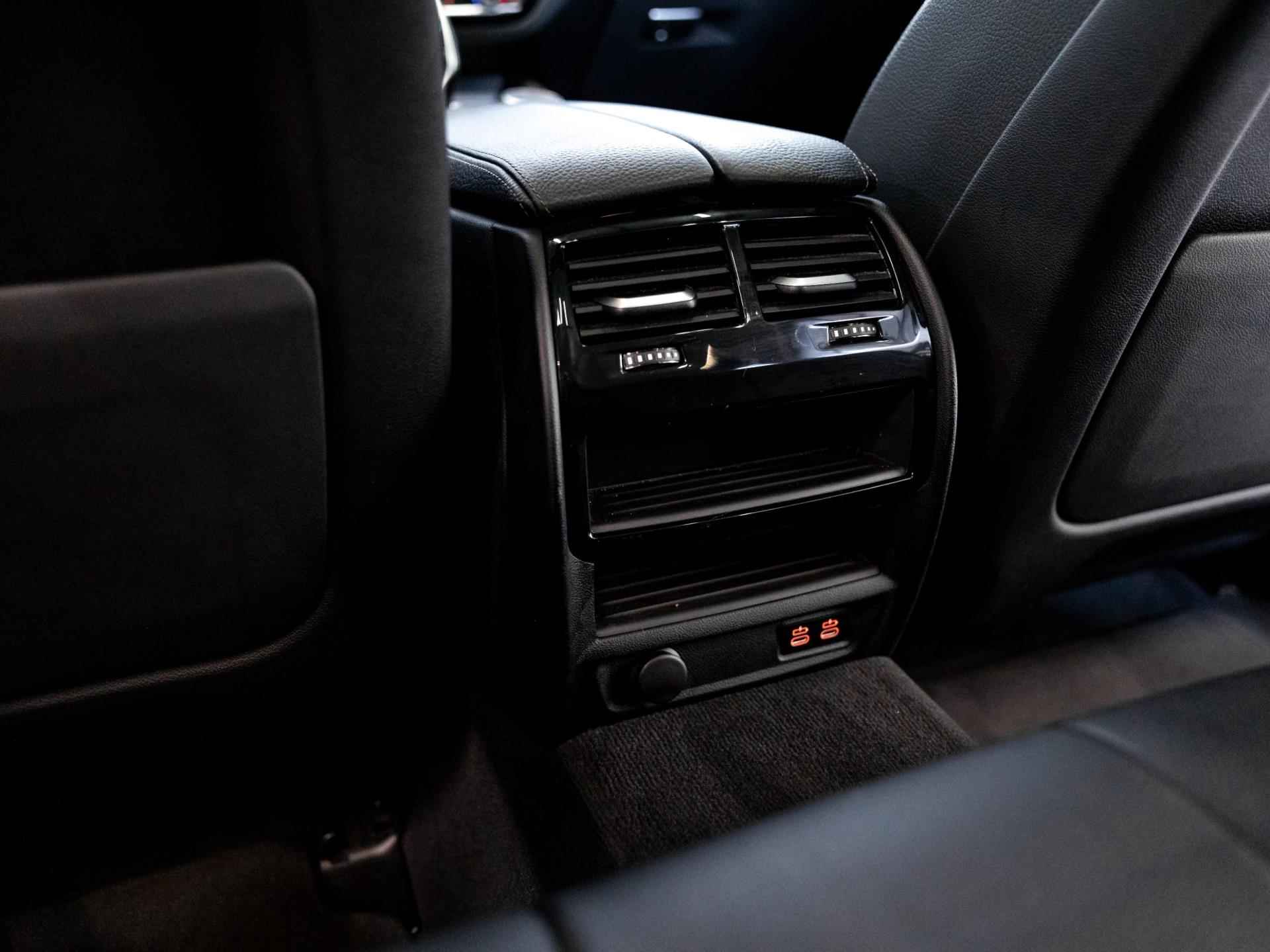 BMW 5-serie Touring 520d High Executive Edition / 190pk / Panoramadak / Trekhaak / Apple Carplay - 42/43