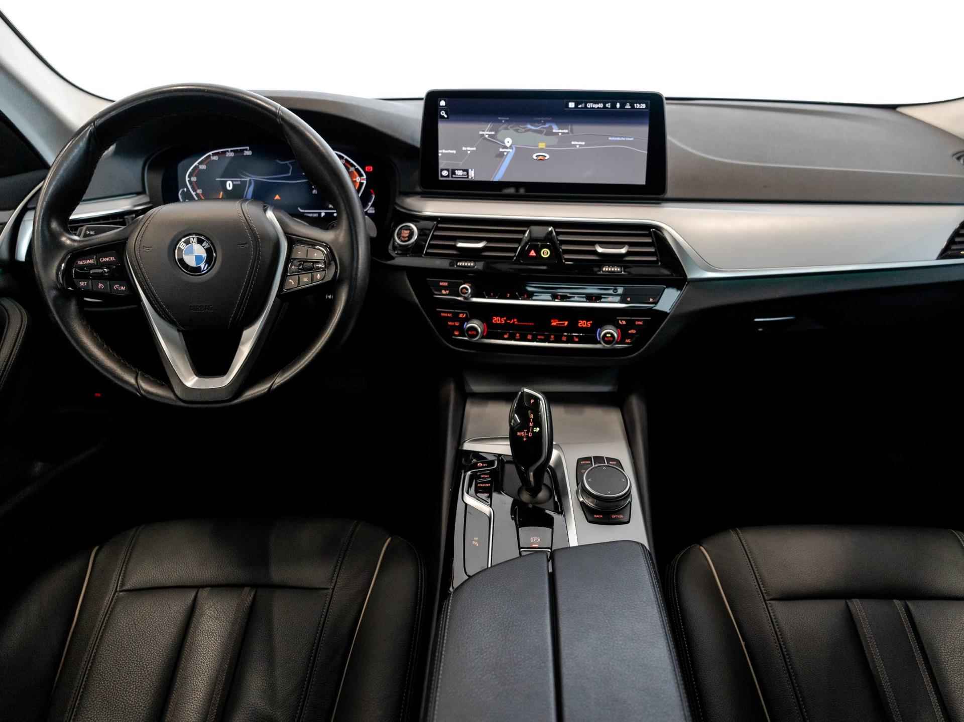 BMW 5-serie Touring 520d High Executive Edition / 190pk / Panoramadak / Trekhaak / Apple Carplay - 43/43