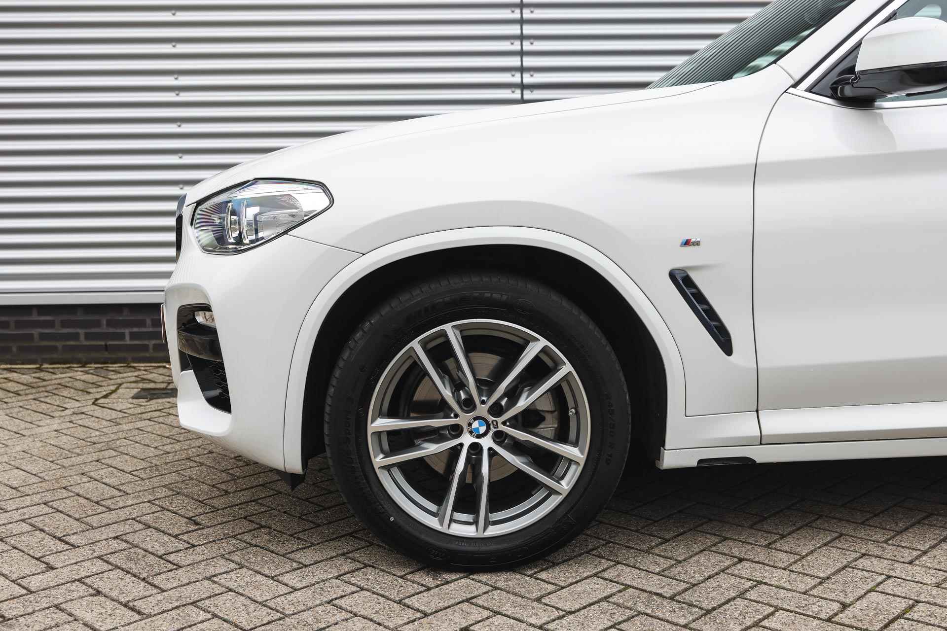 BMW X3 xDrive20i High Executive M Sport Automaat / Panoramadak / Sportstoelen / LED / Head-Up / Navigatie Professional / Stoelverwarming / M Sportonderstel - 6/32