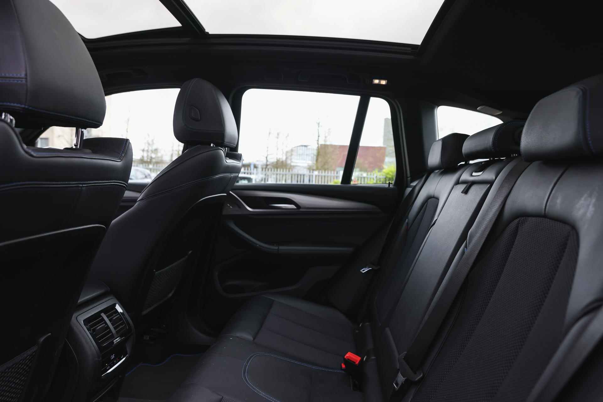 BMW X3 xDrive20i High Executive M Sport Automaat / Panoramadak / Sportstoelen / LED / Head-Up / Navigatie Professional / Stoelverwarming / M Sportonderstel - 19/32