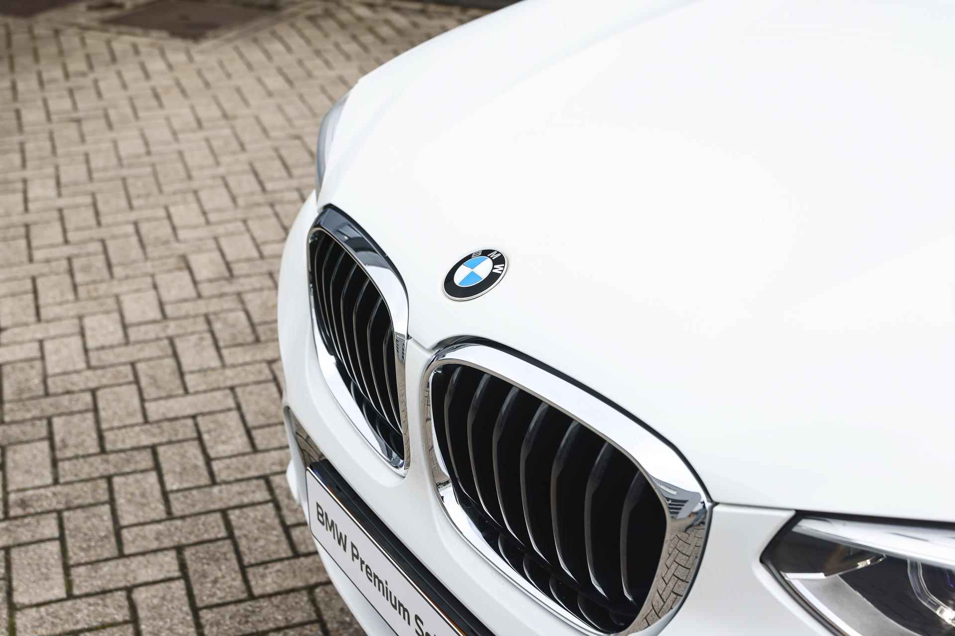 BMW X3 xDrive20i High Executive M Sport Automaat / Panoramadak / Sportstoelen / LED / Head-Up / Navigatie Professional / Stoelverwarming / M Sportonderstel - 27/32