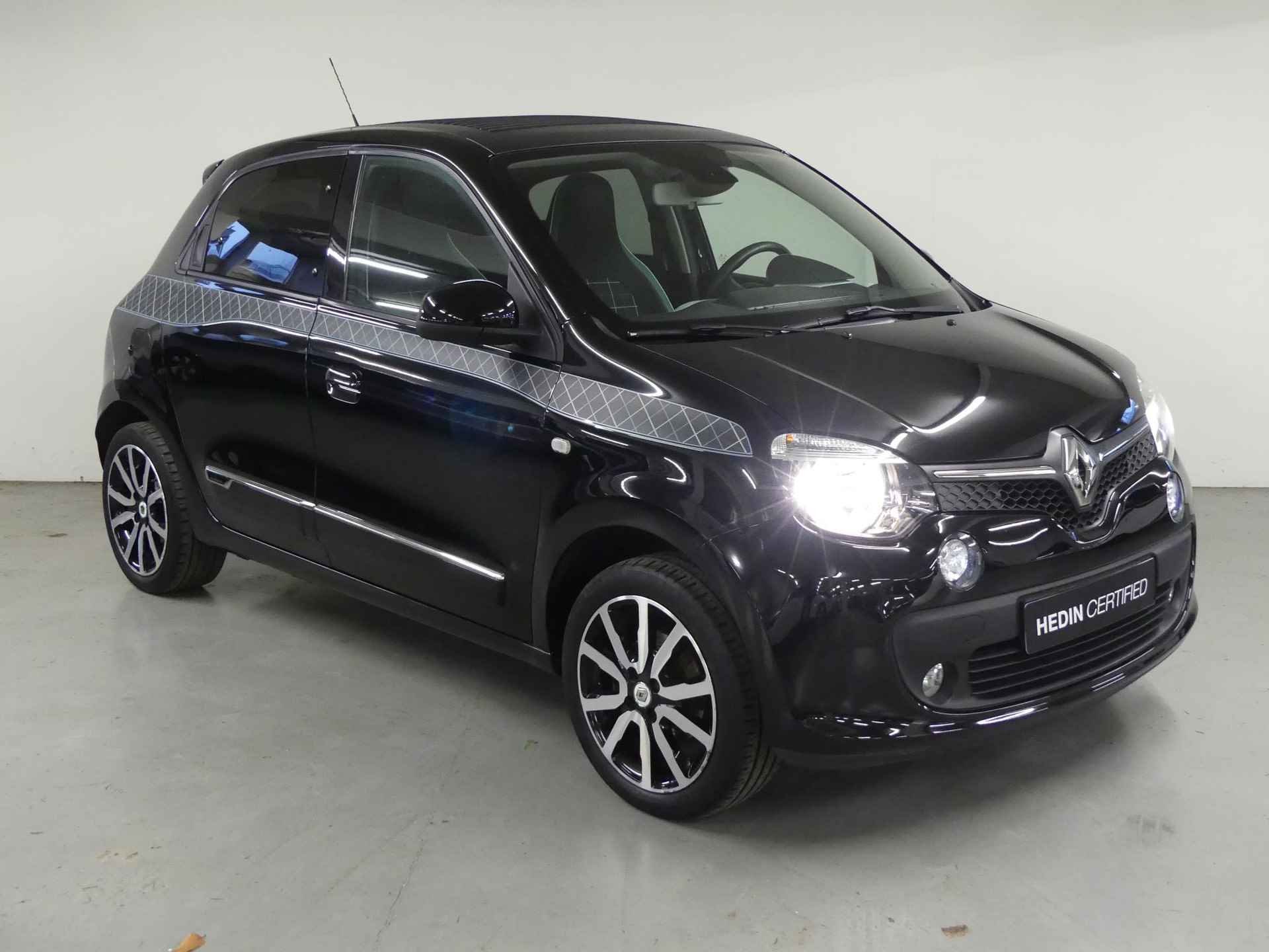 Renault Twingo SCe 70 La Parisienne | Vouwdak | Climate Control | Radio Connect R & GO | Lichtmetalen Velgen | Cruise Control | Parkeersensoren - 2/24