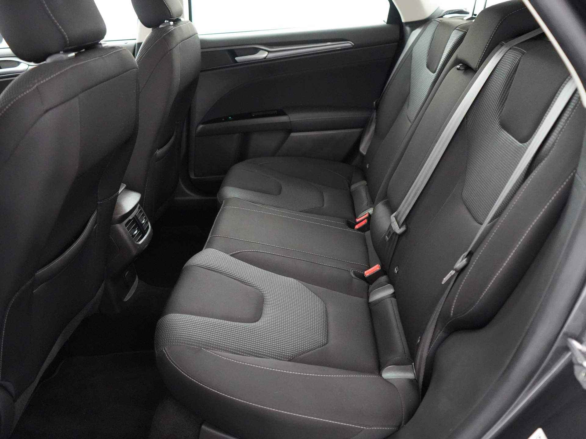Ford Mondeo Wagon 2.0 IVCT HEV Titanium | Carplay | Navigatie | camera | Cruise control - 12/31