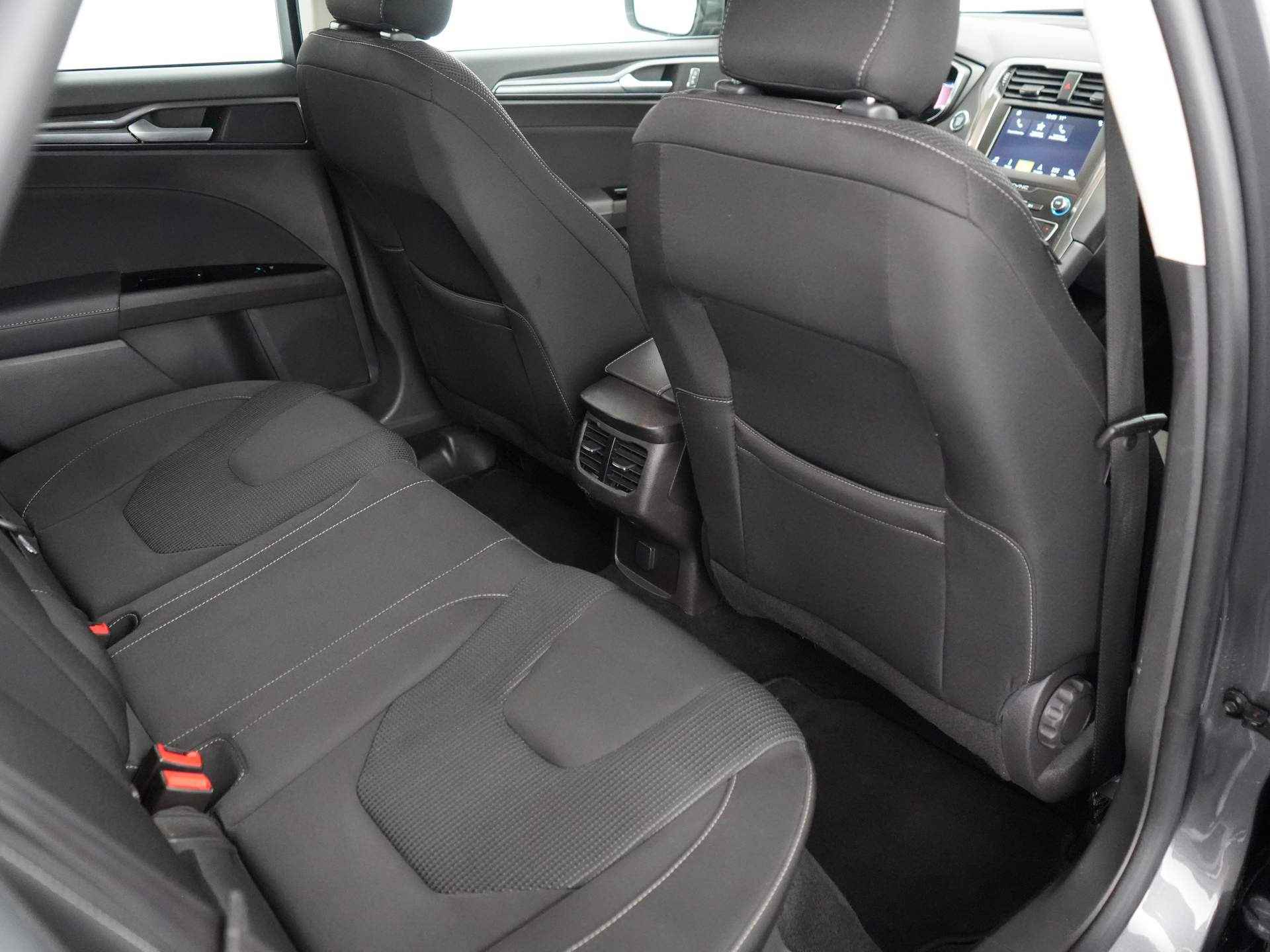 Ford Mondeo Wagon 2.0 IVCT HEV Titanium | Carplay | Navigatie | camera | Cruise control - 24/31