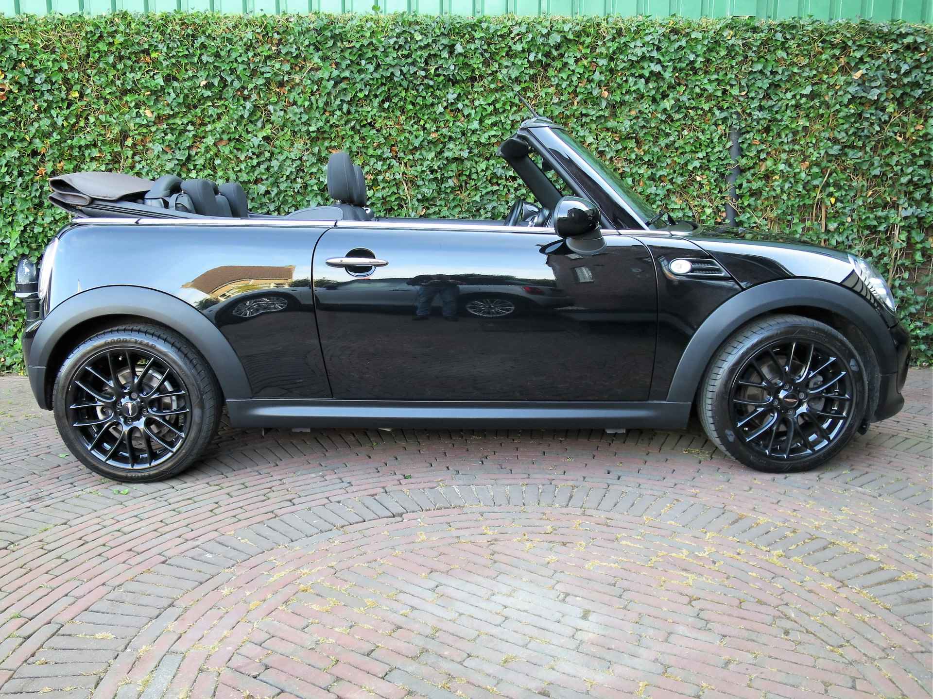 MINI Cabrio 1.6 Cooper Chili R57 LCI met Navi, Xenon, Keyless, leer/stof en 17" - 41/59