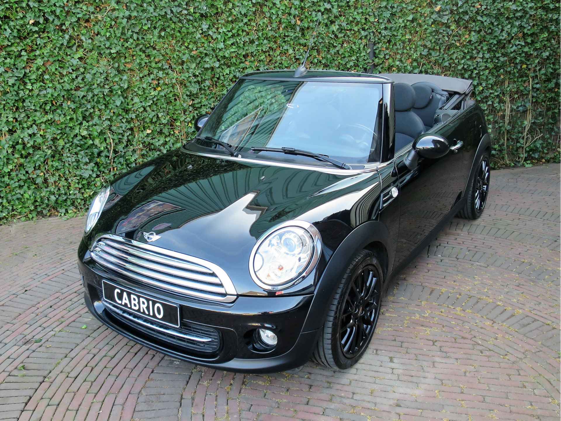 MINI Cabrio 1.6 Cooper Chili R57 LCI met Navi, Xenon, Keyless, leer/stof en 17" - 56/59