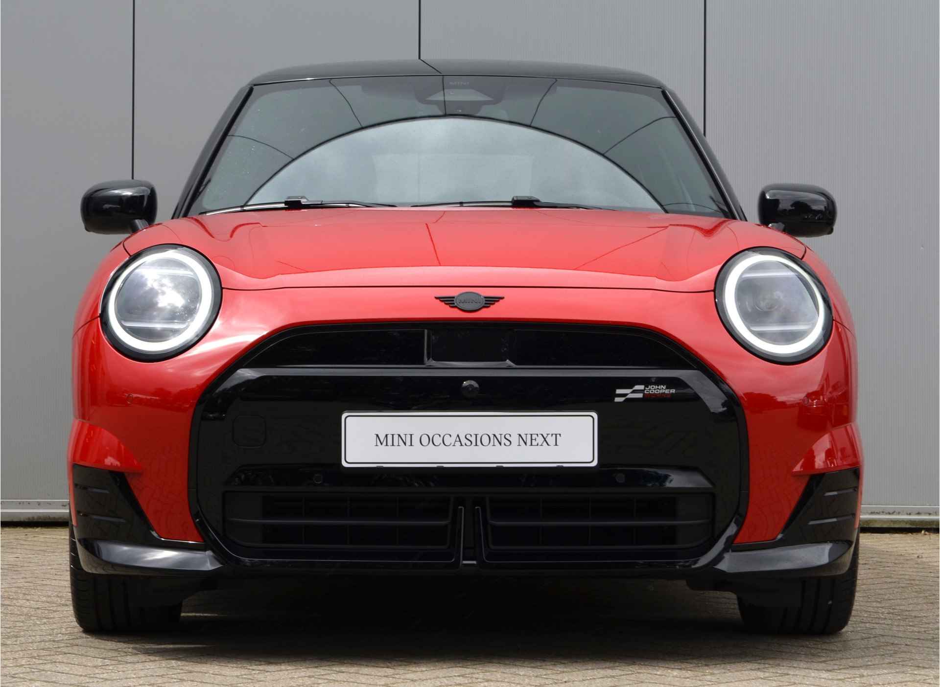 MINI Hatchback Cooper E JCW 40.7 kWh / Panoramadak / JCW Sportstoelen / Parking Assistant Plus / Head-Up / LED / Comfort Access / Stoelverwarming - 3/23