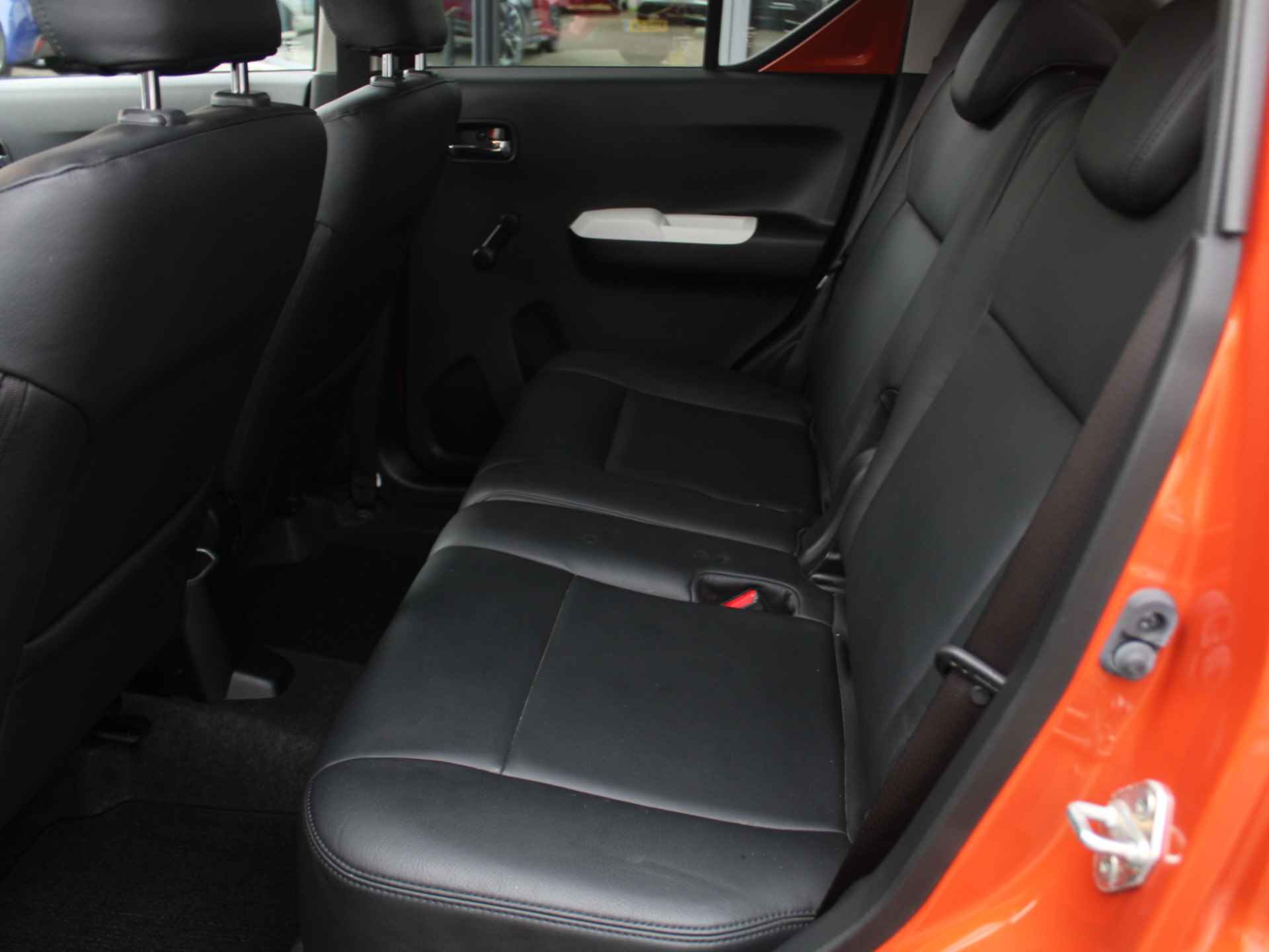 Suzuki Ignis 1.2 Smart Hybrid Select Lederen bekleding! Achteruitrijcamera, Airco, Elektrische Ramen, Bluetooth, Voorstoelen Verwarmd - 16/25