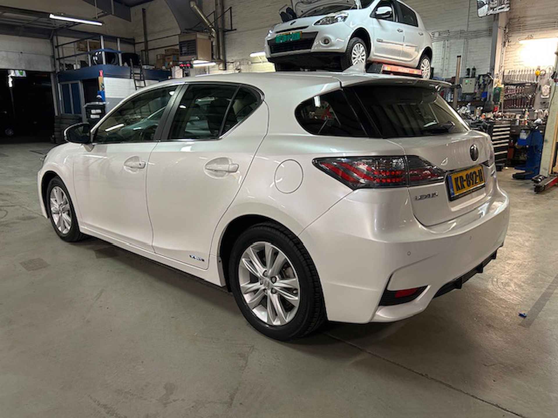 Lexus Ct 200h Hybrid 136pk E-CVT Business Line | Pearl White | Climate control | Camera | Pdc V+A | Lm velgen | Cruise control | NAP | Rijklaar prijs! - 5/24