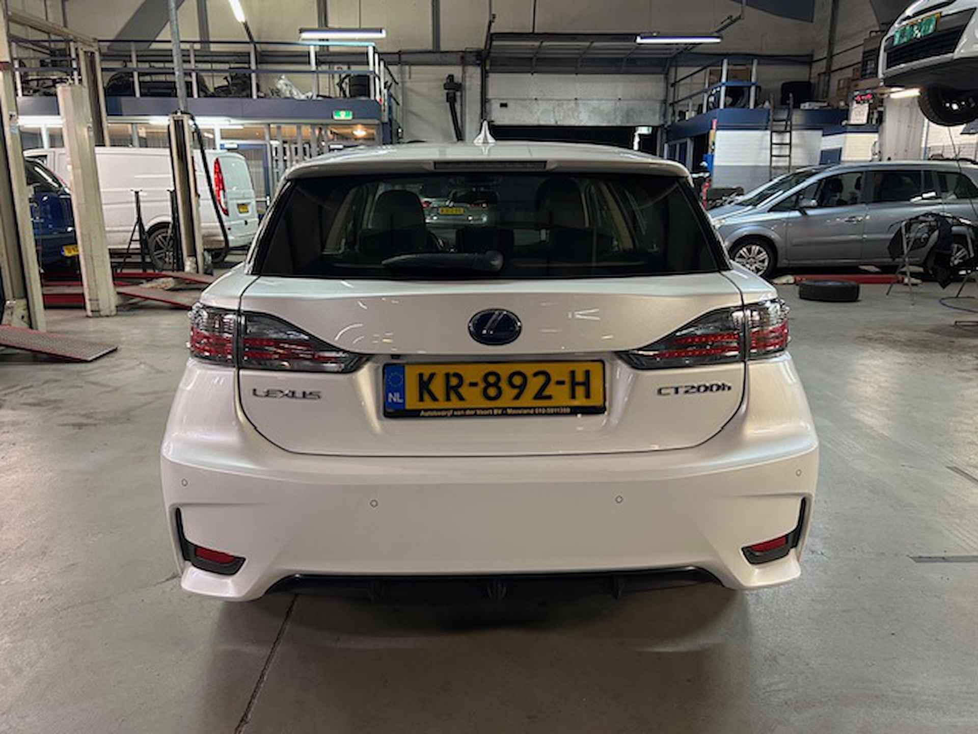 Lexus Ct 200h Hybrid 136pk E-CVT Business Line | Pearl White | Climate control | Camera | Pdc V+A | Lm velgen | Cruise control | NAP | Rijklaar prijs! - 6/24