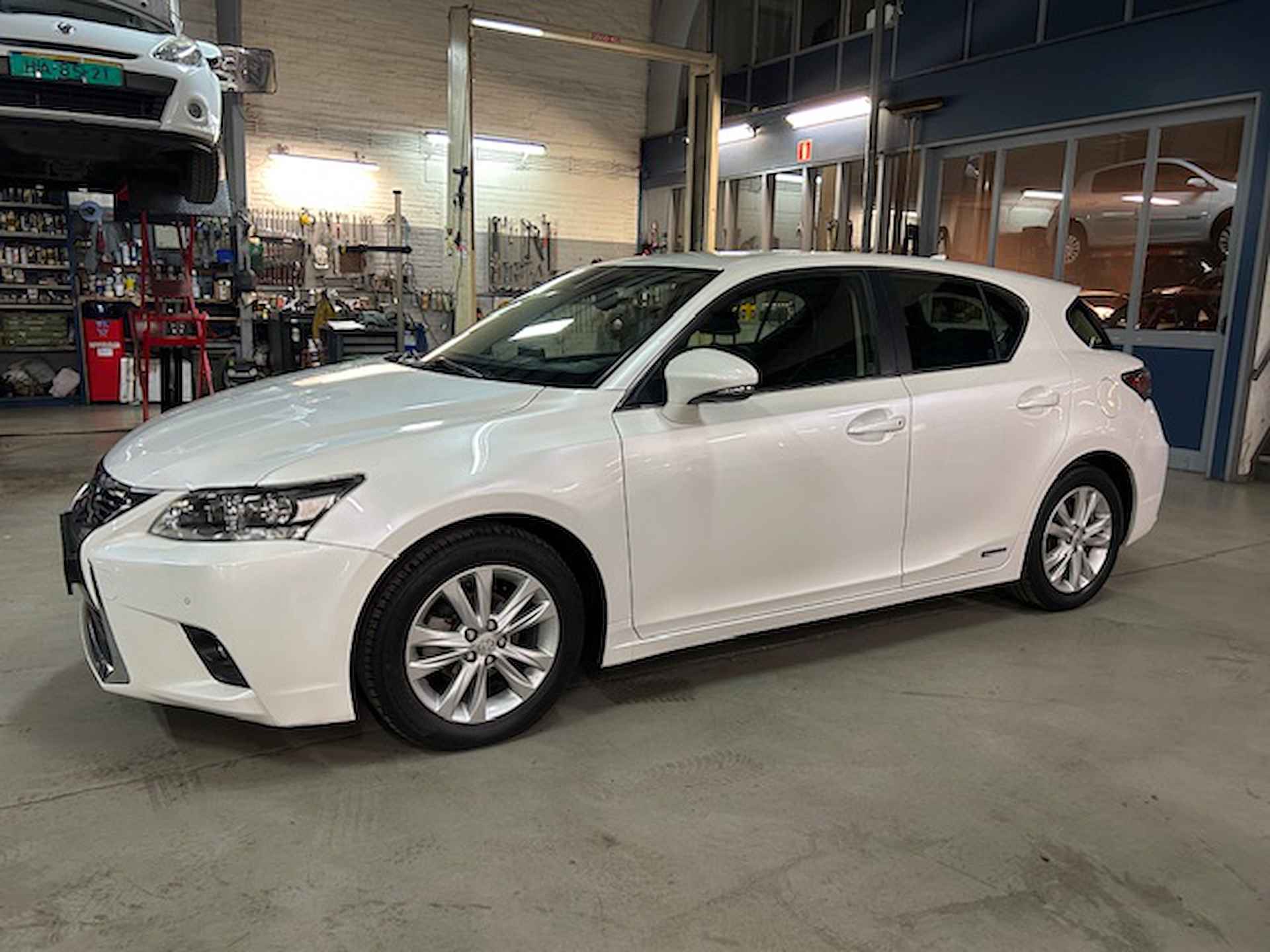 Lexus Ct 200h Hybrid 136pk E-CVT Business Line | Pearl White | Climate control | Camera | Pdc V+A | Lm velgen | Cruise control | NAP | Rijklaar prijs! - 3/24