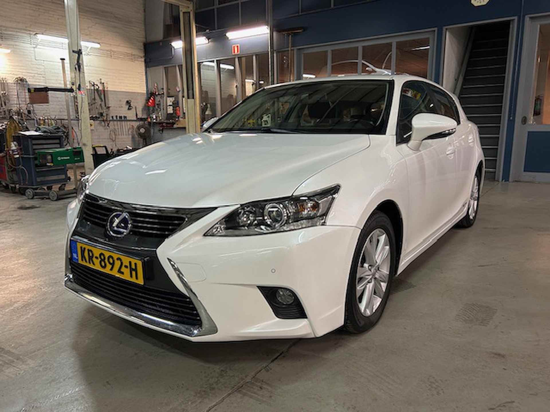 Lexus Ct 200h Hybrid 136pk E-CVT Business Line | Pearl White | Climate control | Camera | Pdc V+A | Lm velgen | Cruise control | NAP | Rijklaar prijs! - 4/24