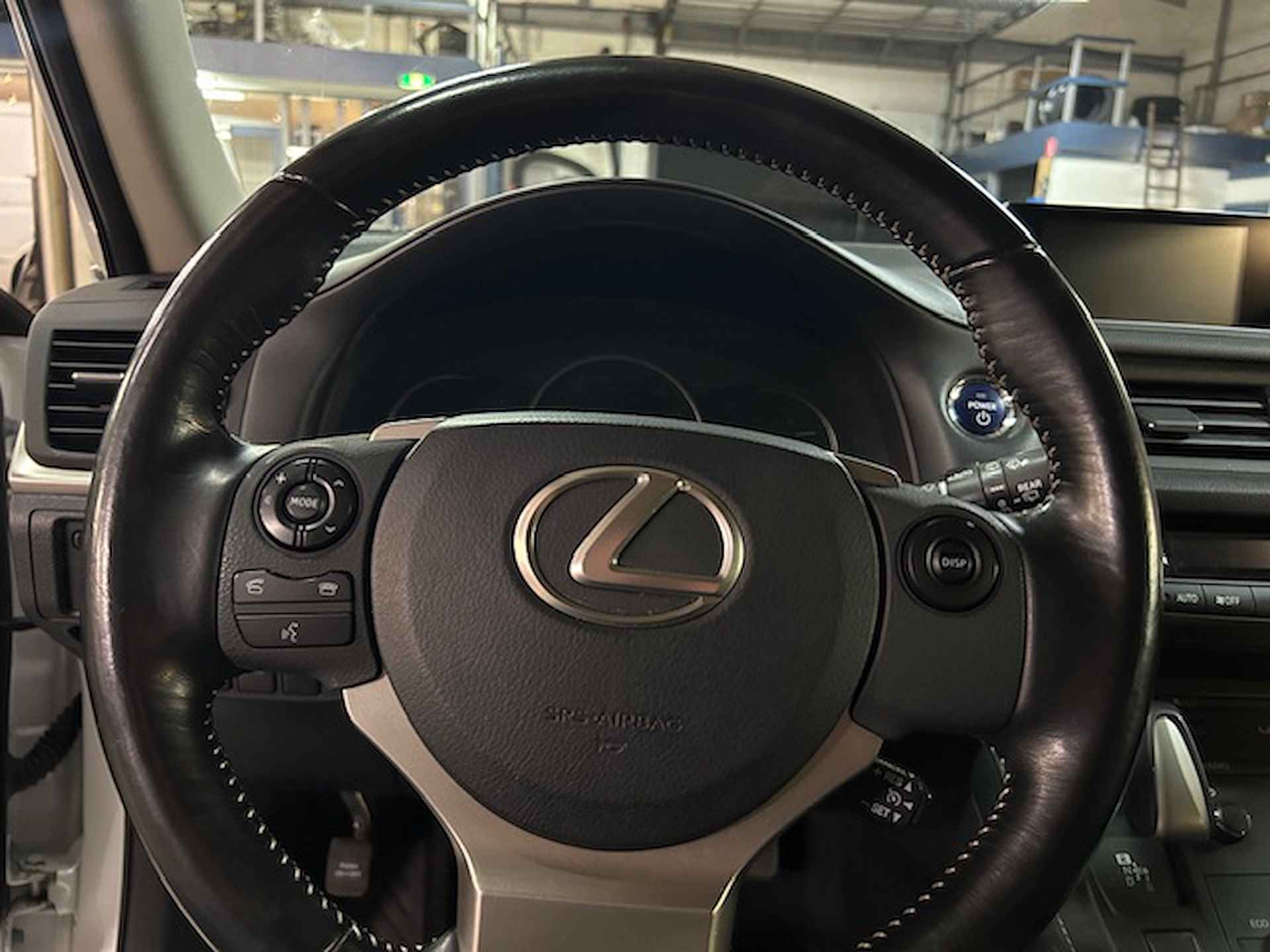 Lexus Ct 200h Hybrid 136pk E-CVT Business Line | Pearl White | Climate control | Camera | Pdc V+A | Lm velgen | Cruise control | NAP | Rijklaar prijs! - 18/24